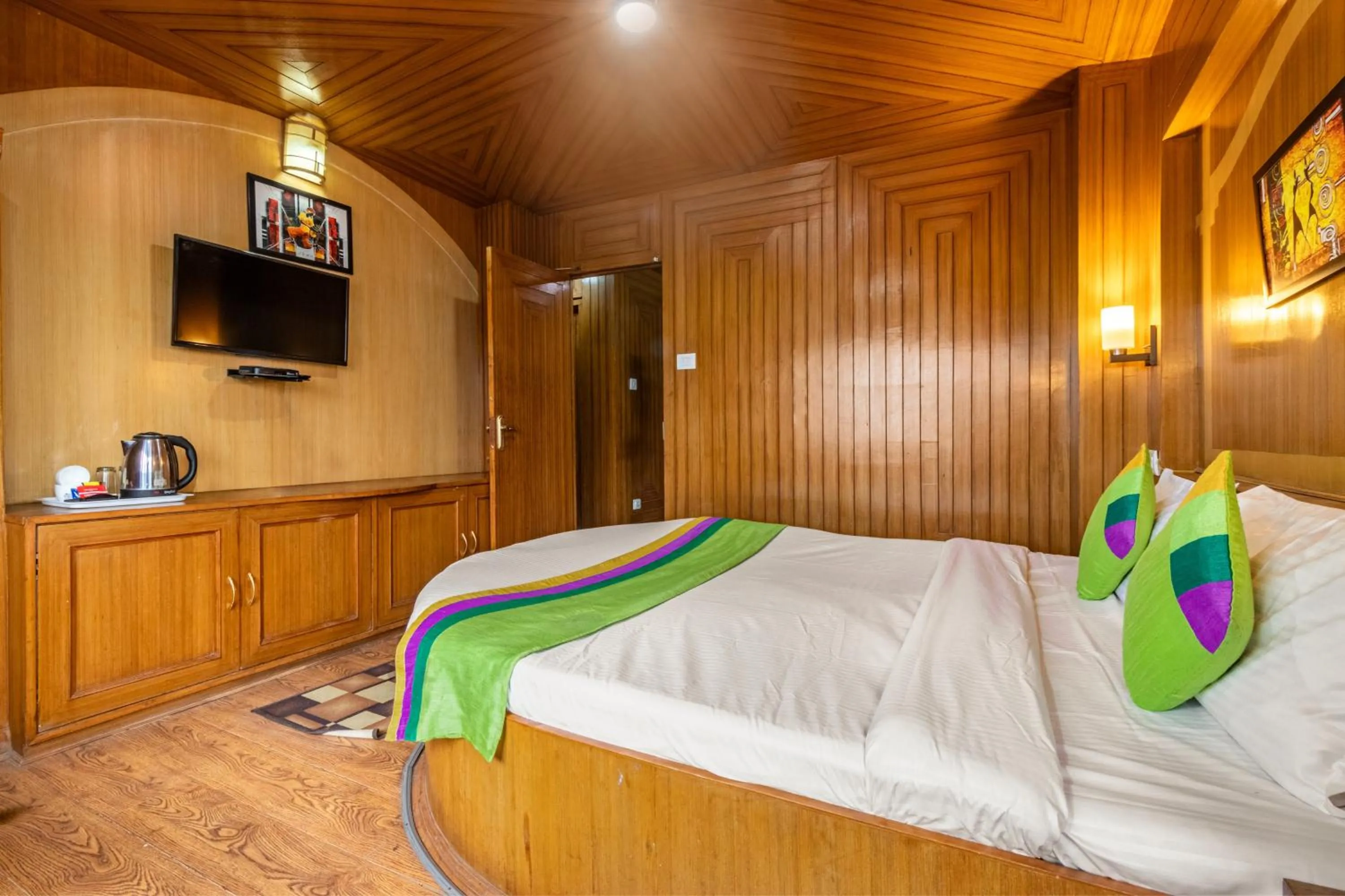 Bedroom, Bed in Treebo Trend Snow View Resort