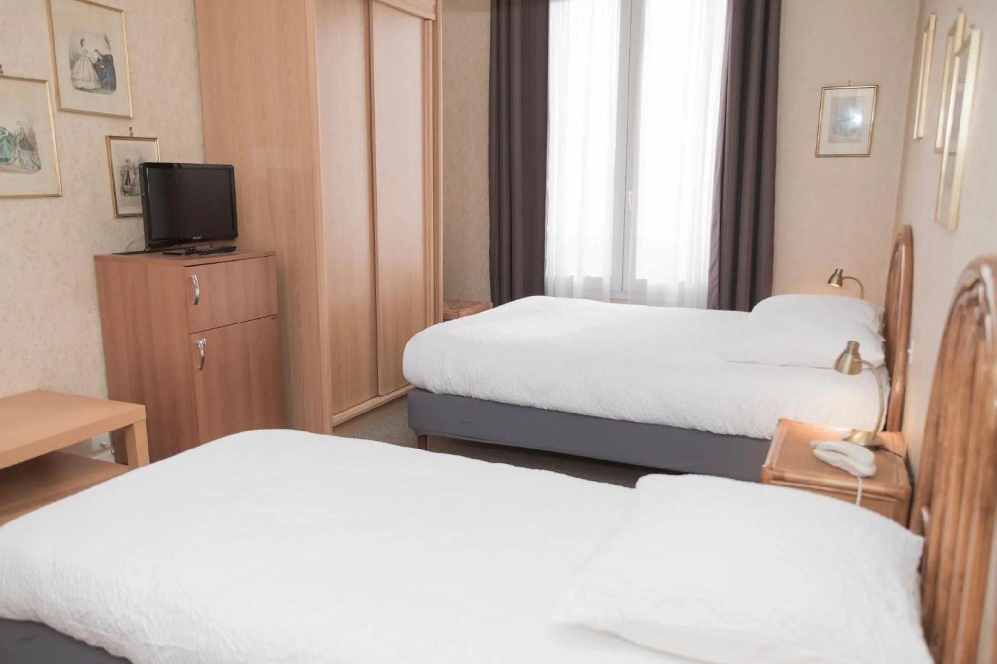 Bed in Cit'Hotel Aéro-Hotel