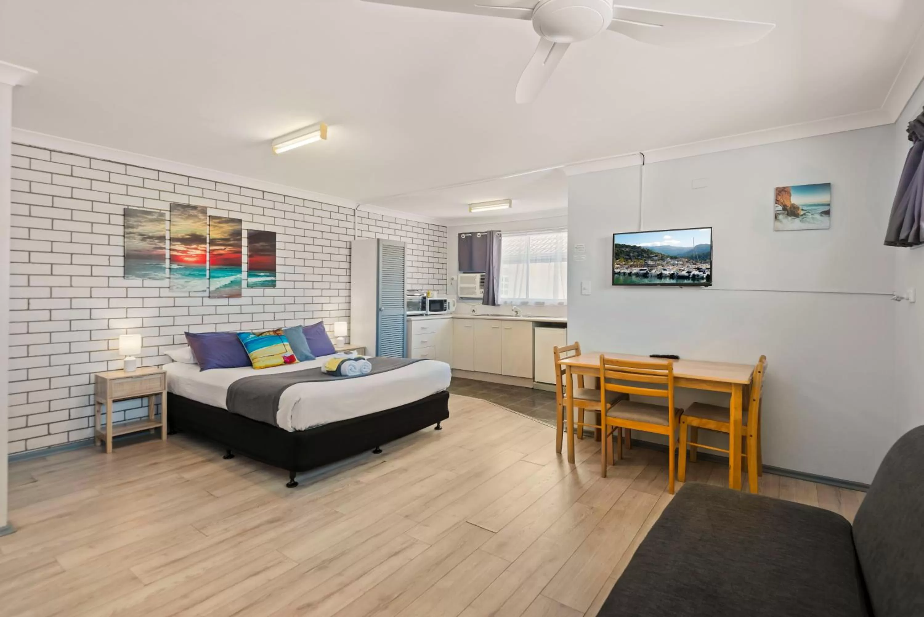 Family, Bed in Pacific Motor Inn