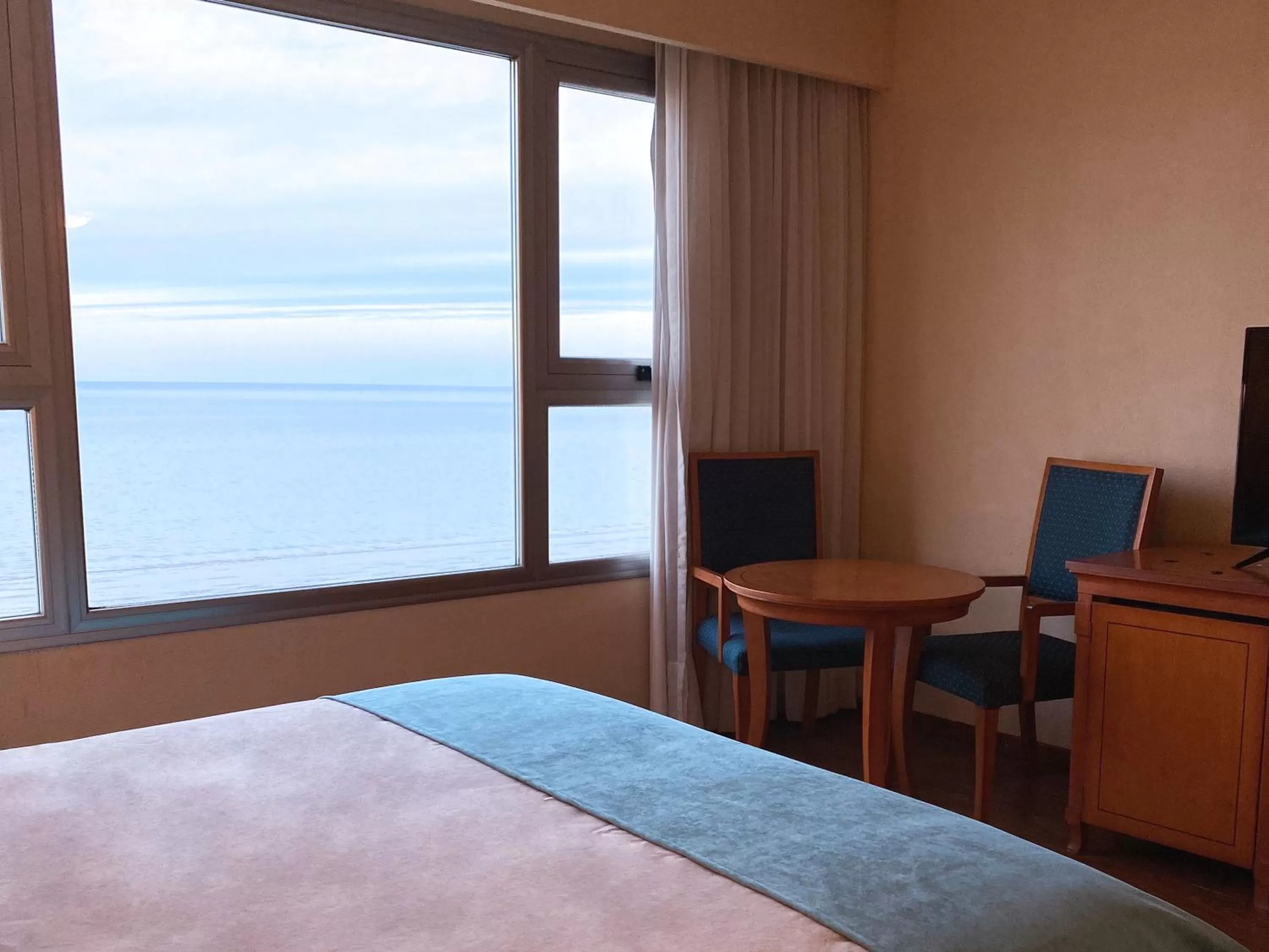 Bedroom, Bed in Yene hue