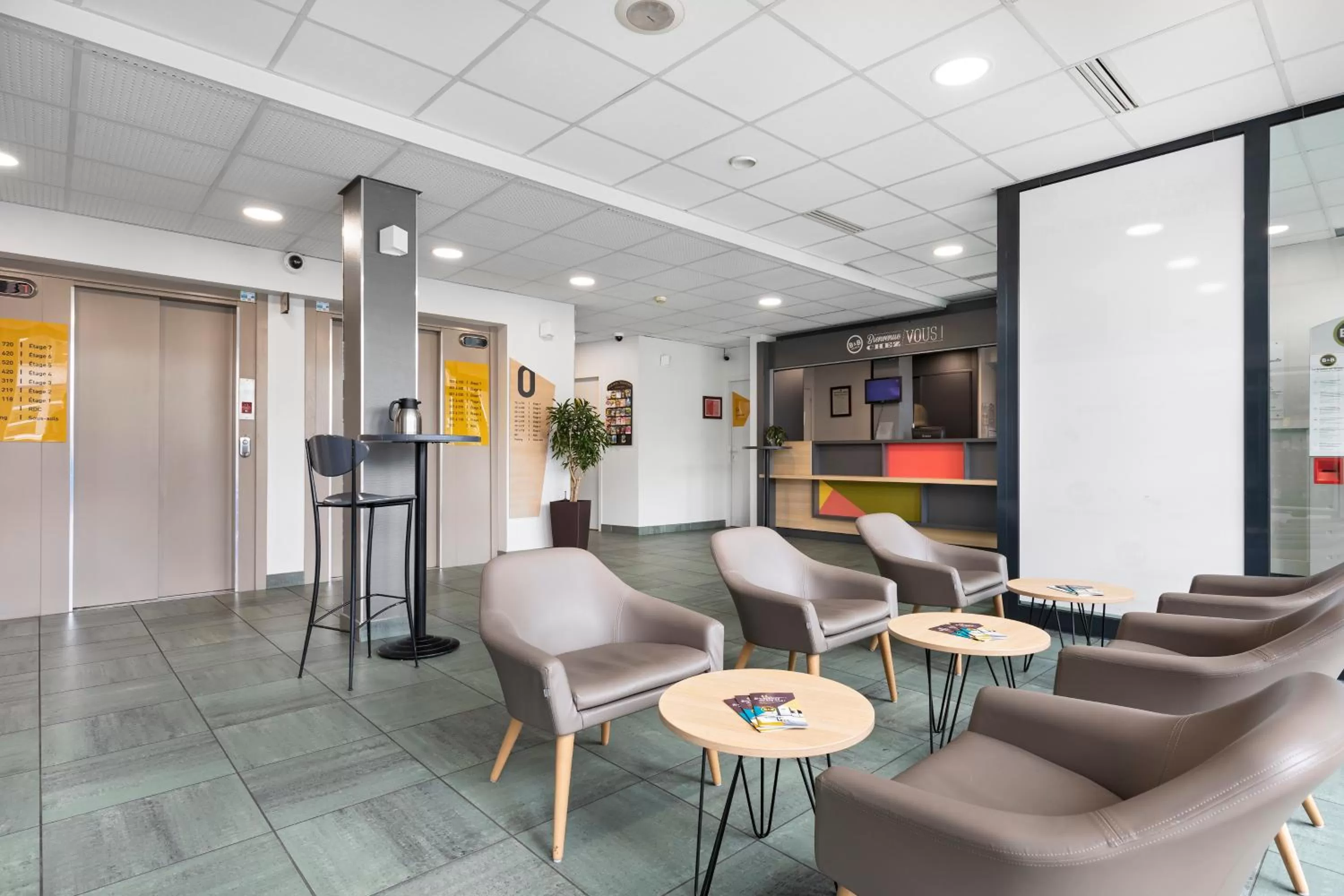 Lobby or reception in B&B HOTEL Lyon Vénissieux