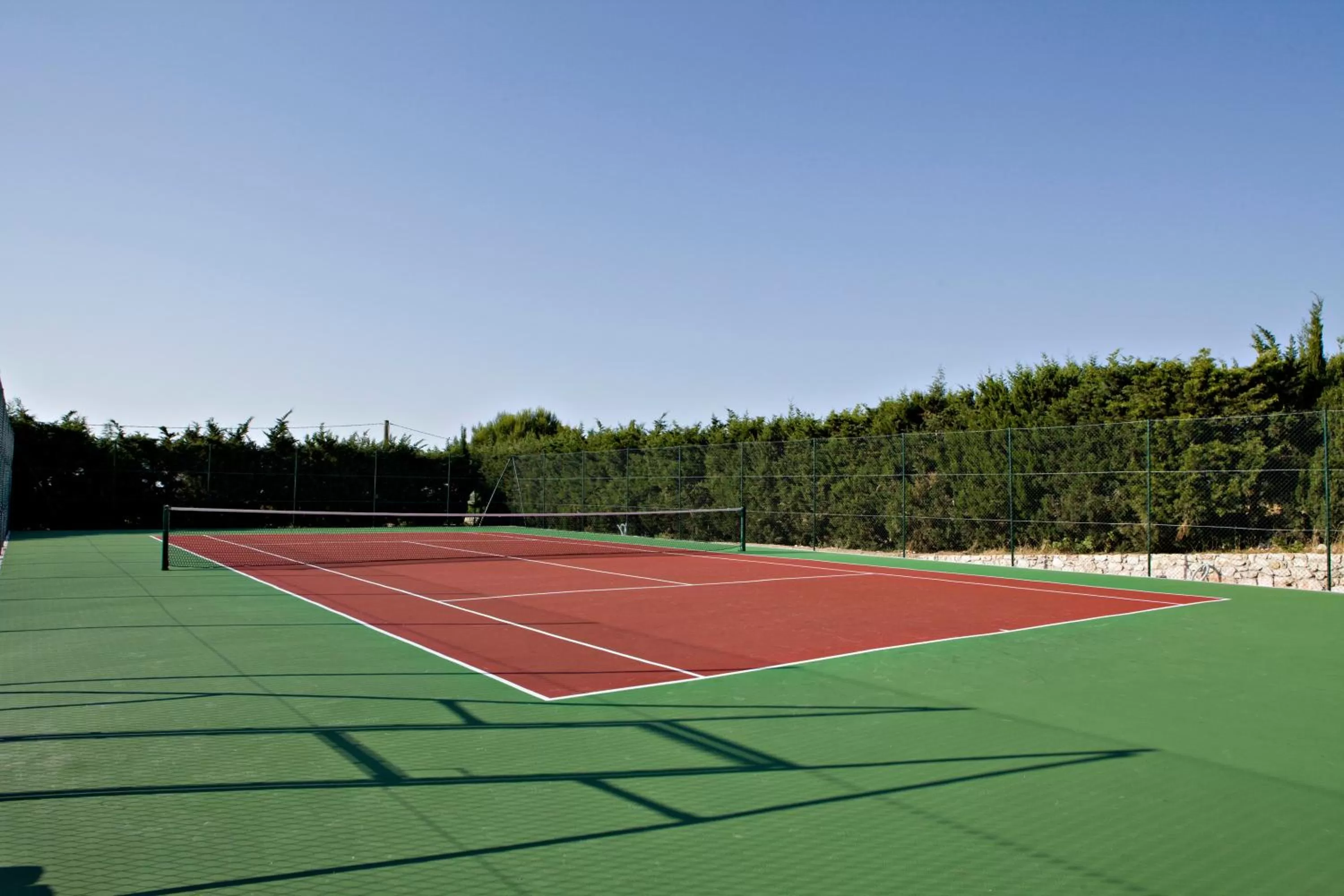 Tennis court in Masseria Panareo