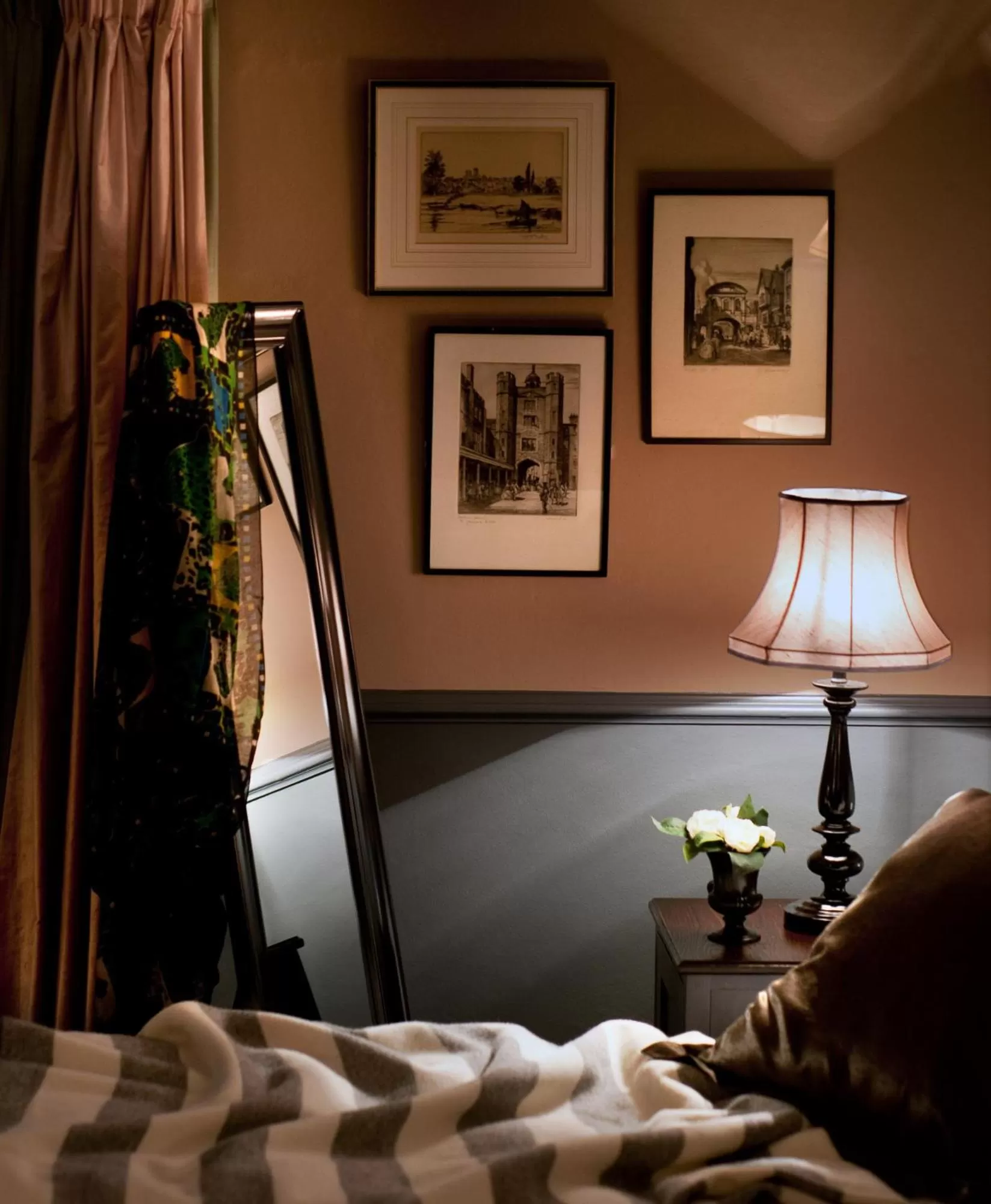 Bed in The Crown And Thistle, Abingdon