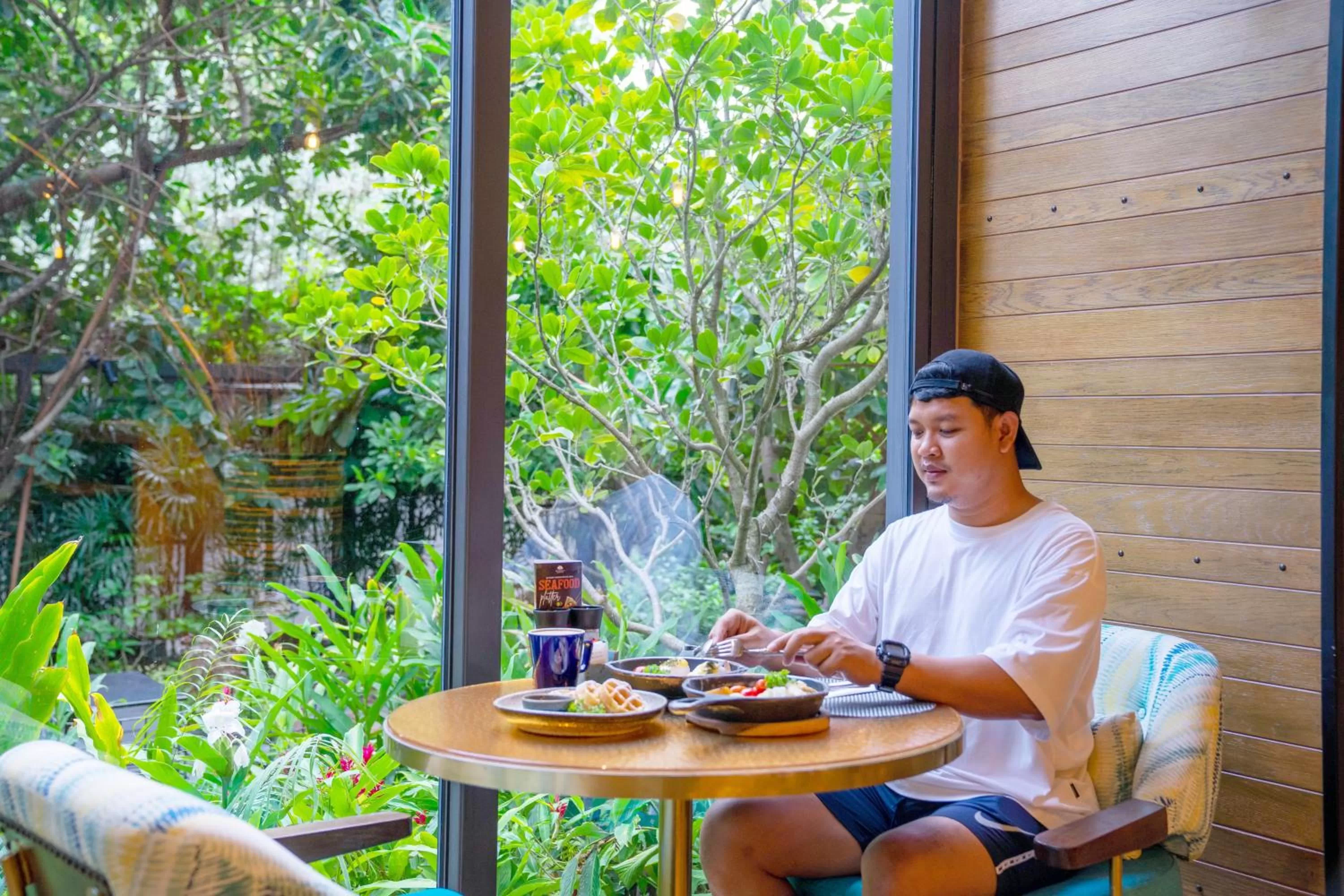 Restaurant/places to eat in Hotel Indigo Phuket Patong by IHG