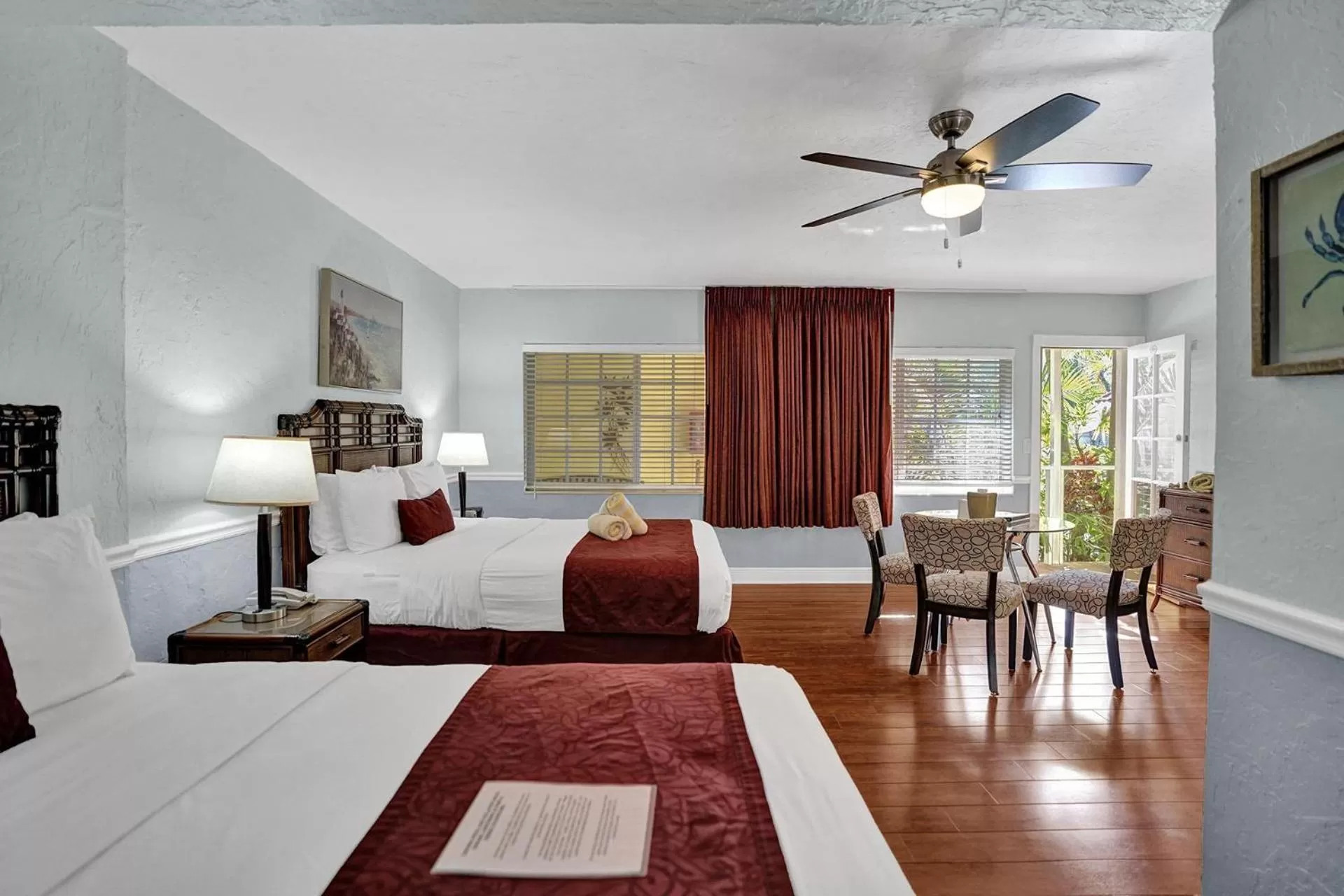 Photo of the whole room in The Worthington Resorts - Clothing Optional - Men Only - Solo hombres