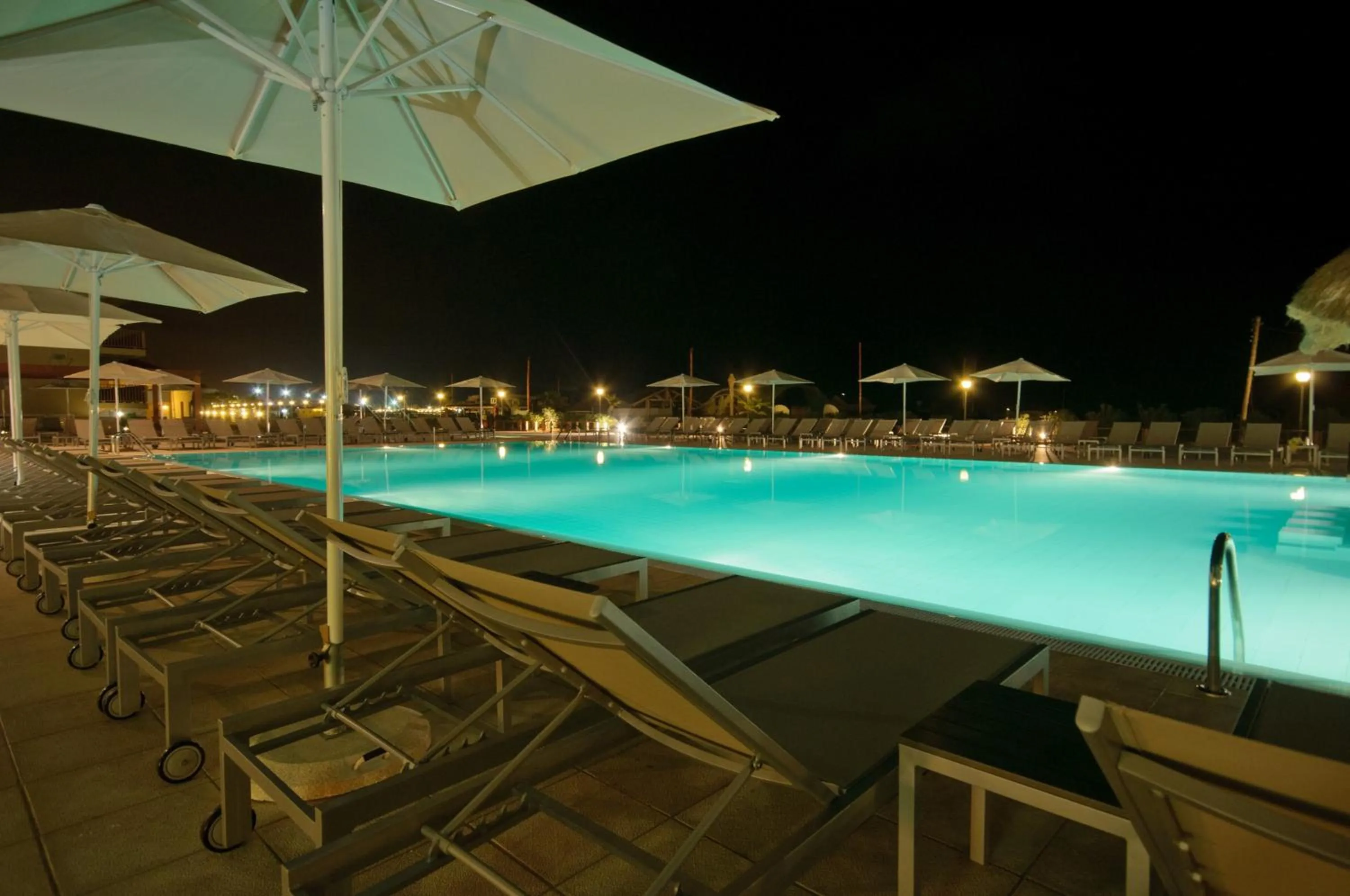 Swimming pool in Oasis Salinas Sea