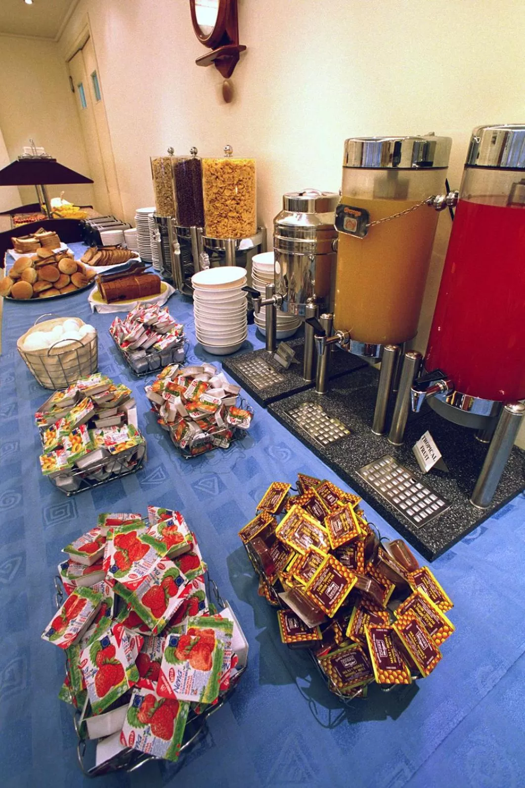 Food and drinks in Economy Hotel