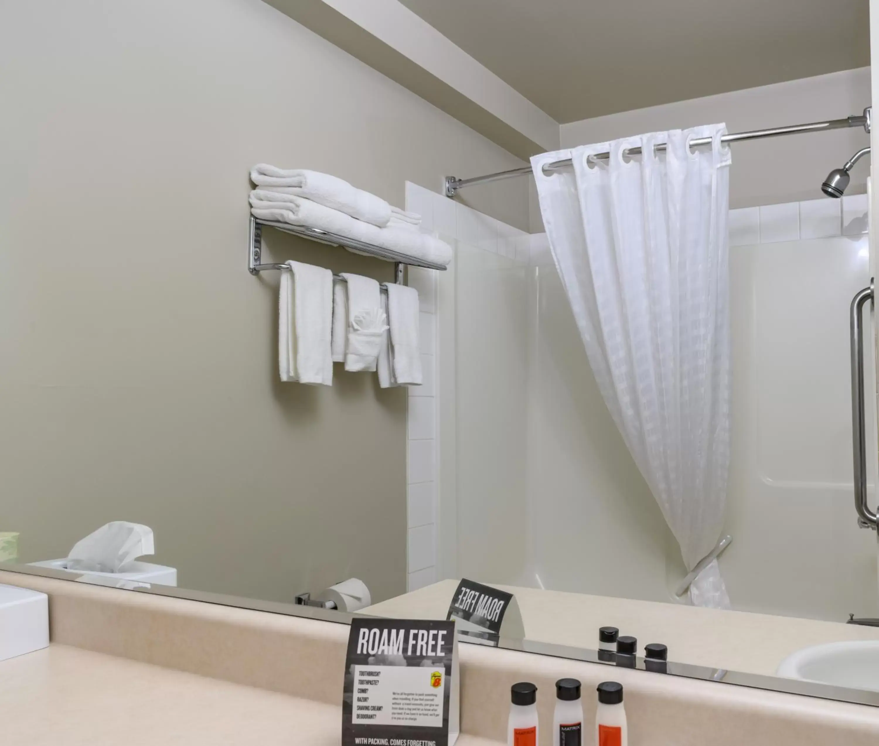 Queen Room - Non-Smoking in Super 8 by Wyndham Cochrane Queen Room - Non-Smoking in Super 8 by Wyndham Cochrane