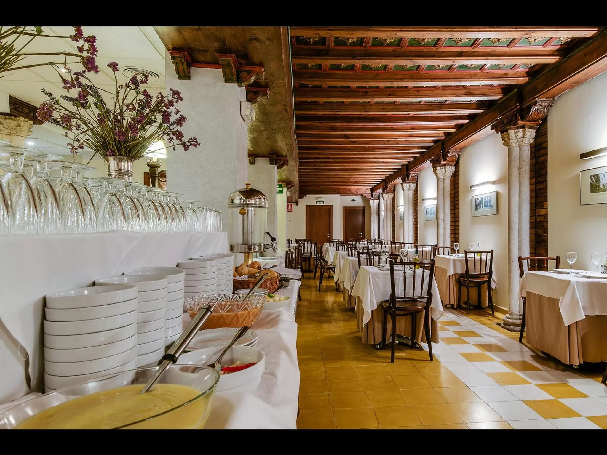 Buffet breakfast in Hotel Murillo