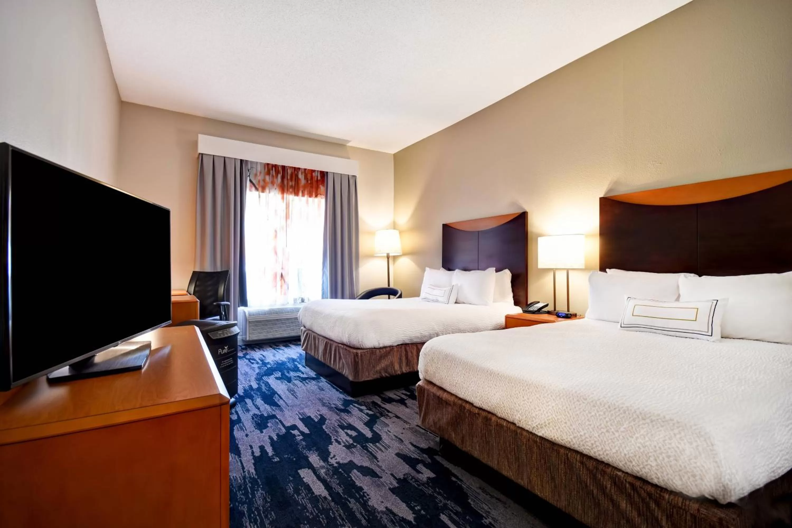 Photo of the whole room, Bed in Fairfield Inn & Suites by Marriott Atlanta Kennesaw