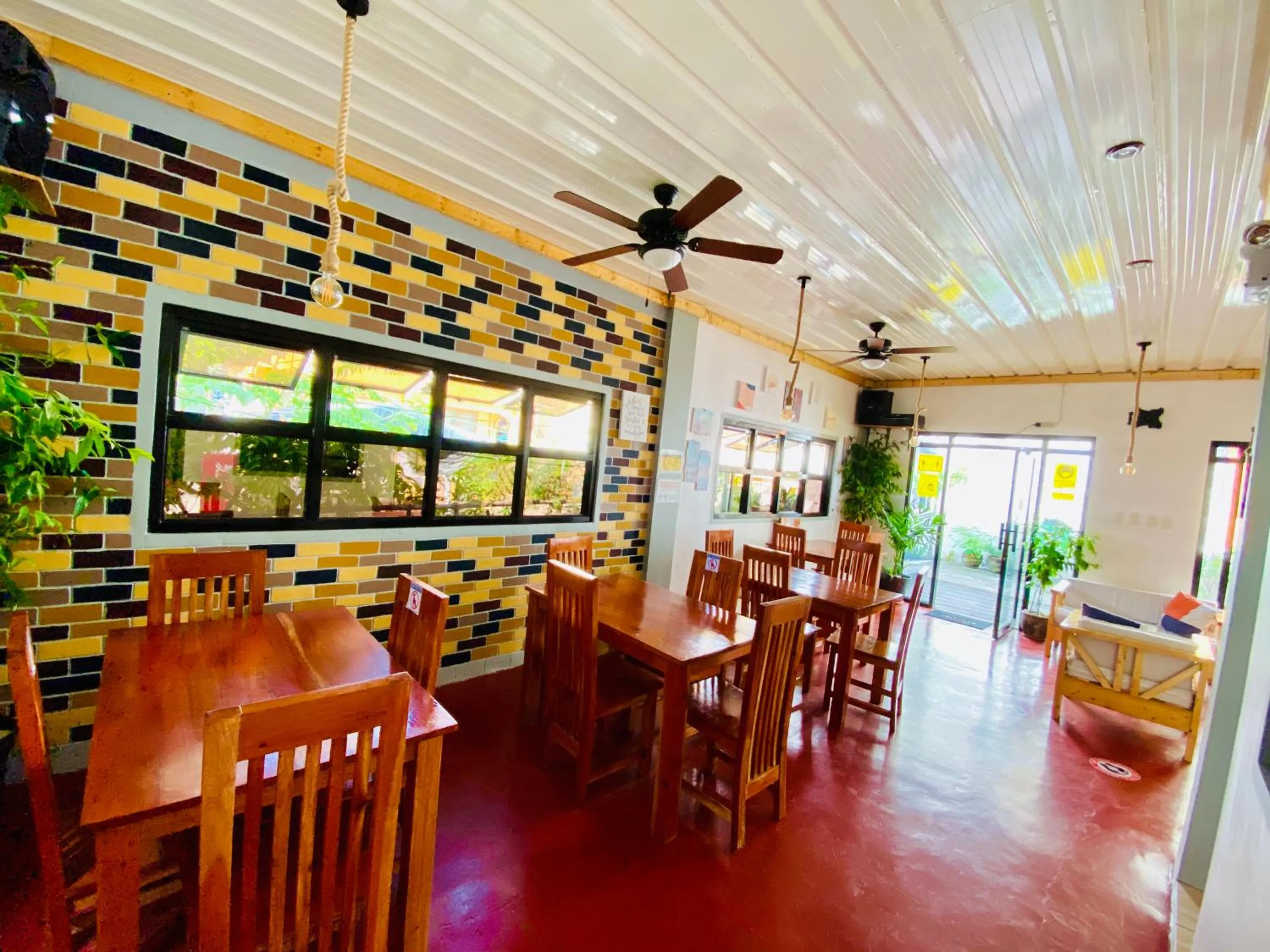 Restaurant/places to eat in Marion Roos Hotel