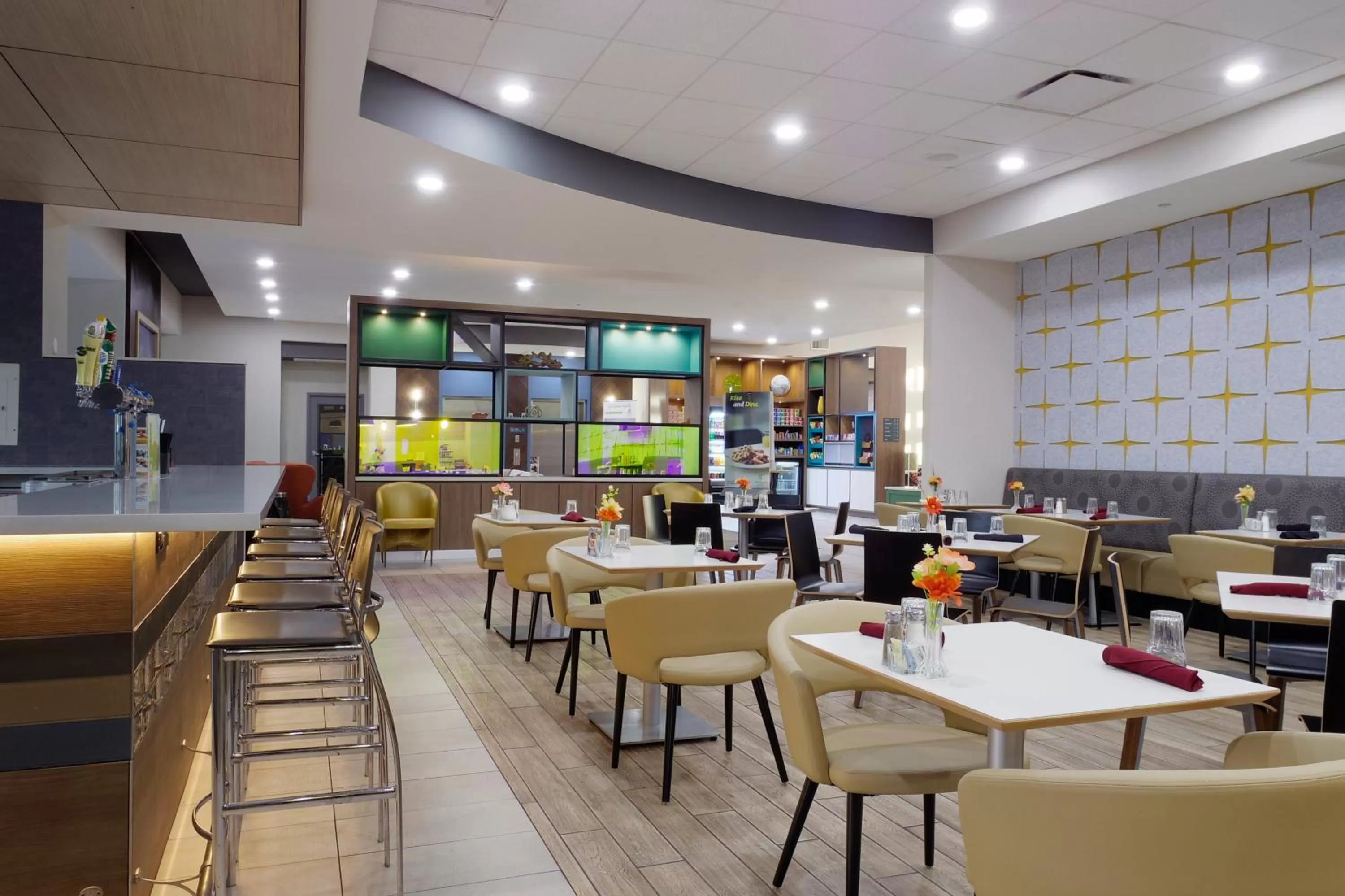 Restaurant/places to eat in Holiday Inn & Suites Phoenix Airport by IHG