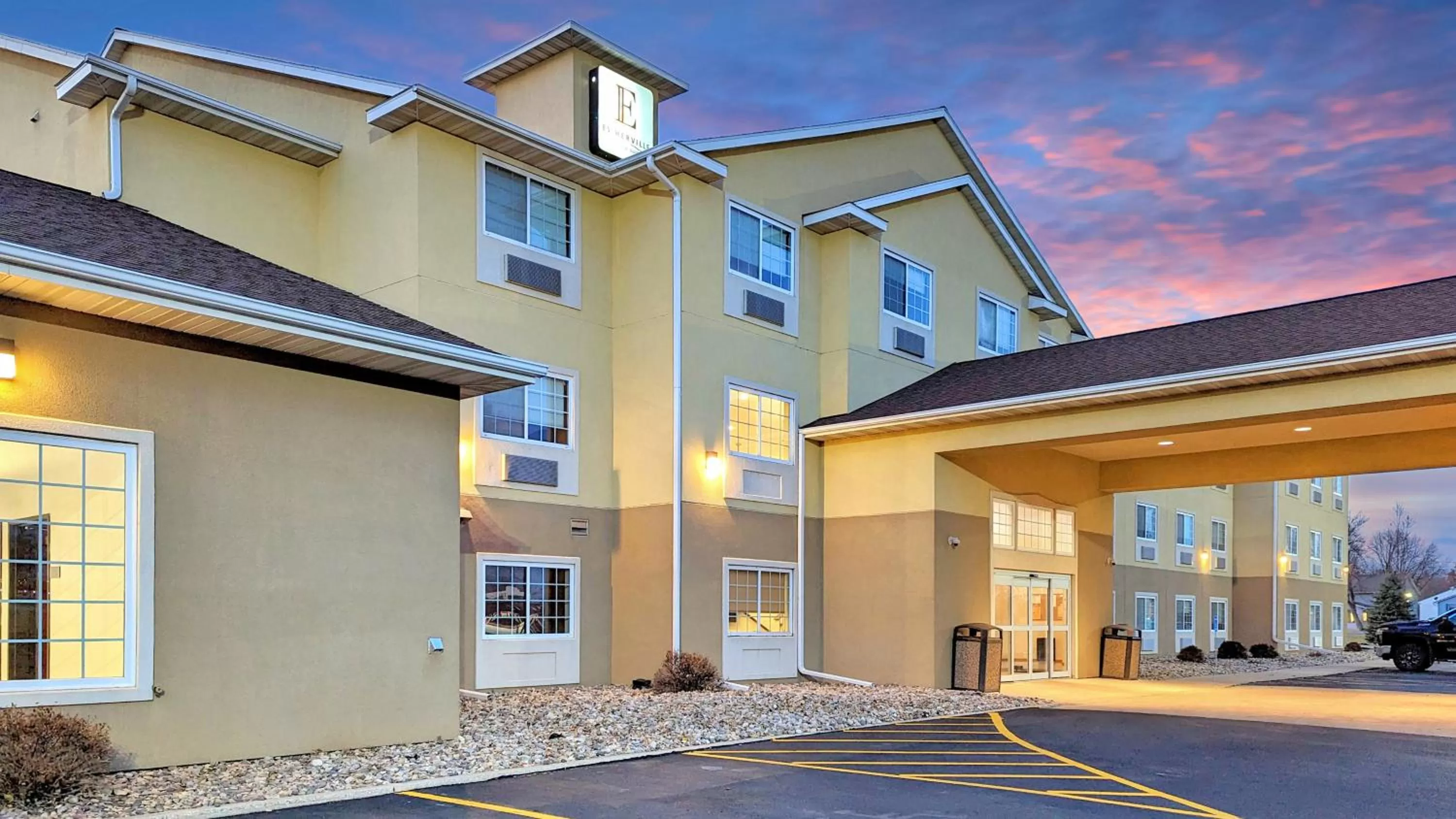 Property building in Estherville Hotel & Suites