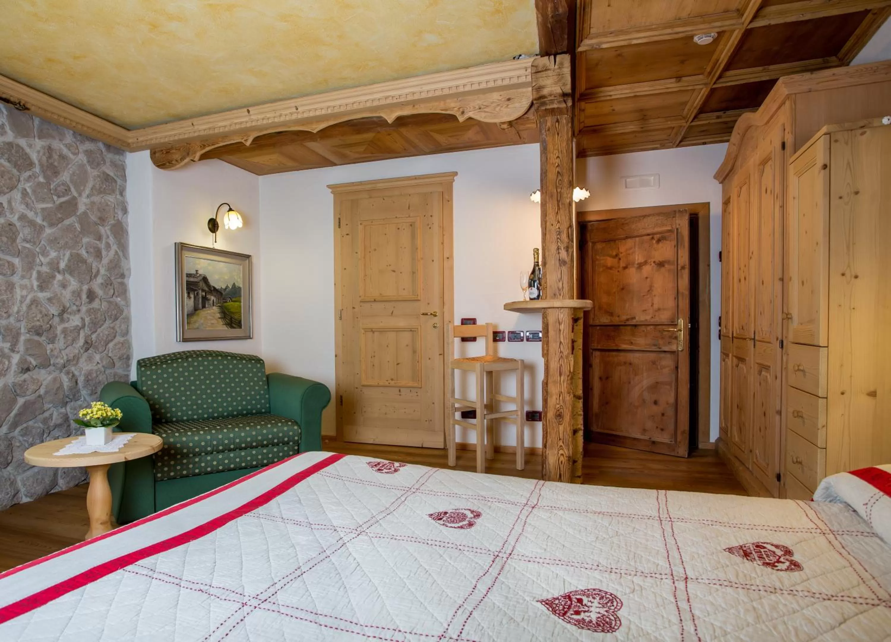 Bed in Historic Hotel Ristorante La Stua