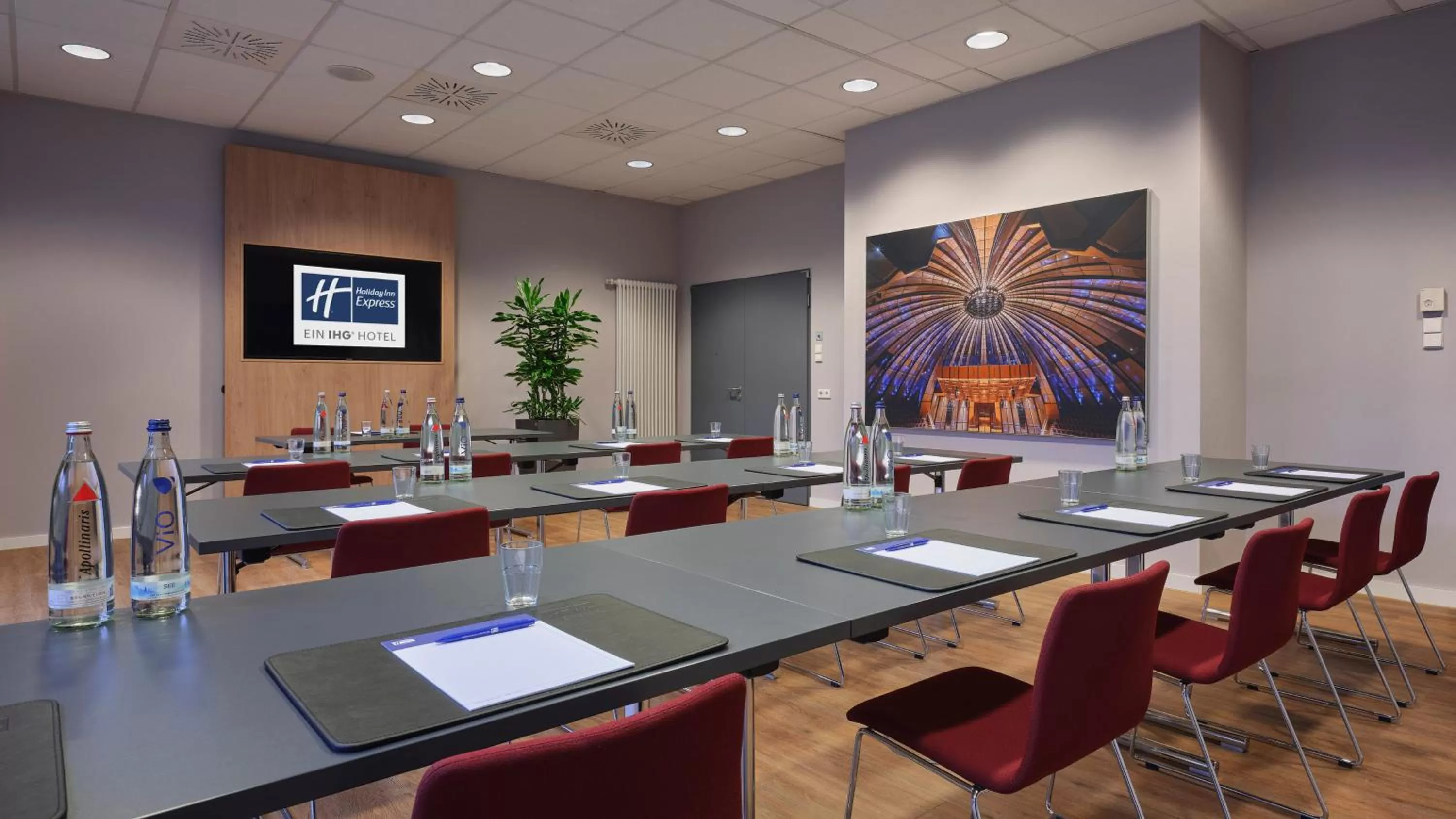 Meeting/conference room in Holiday Inn Express Düsseldorf - City North by IHG