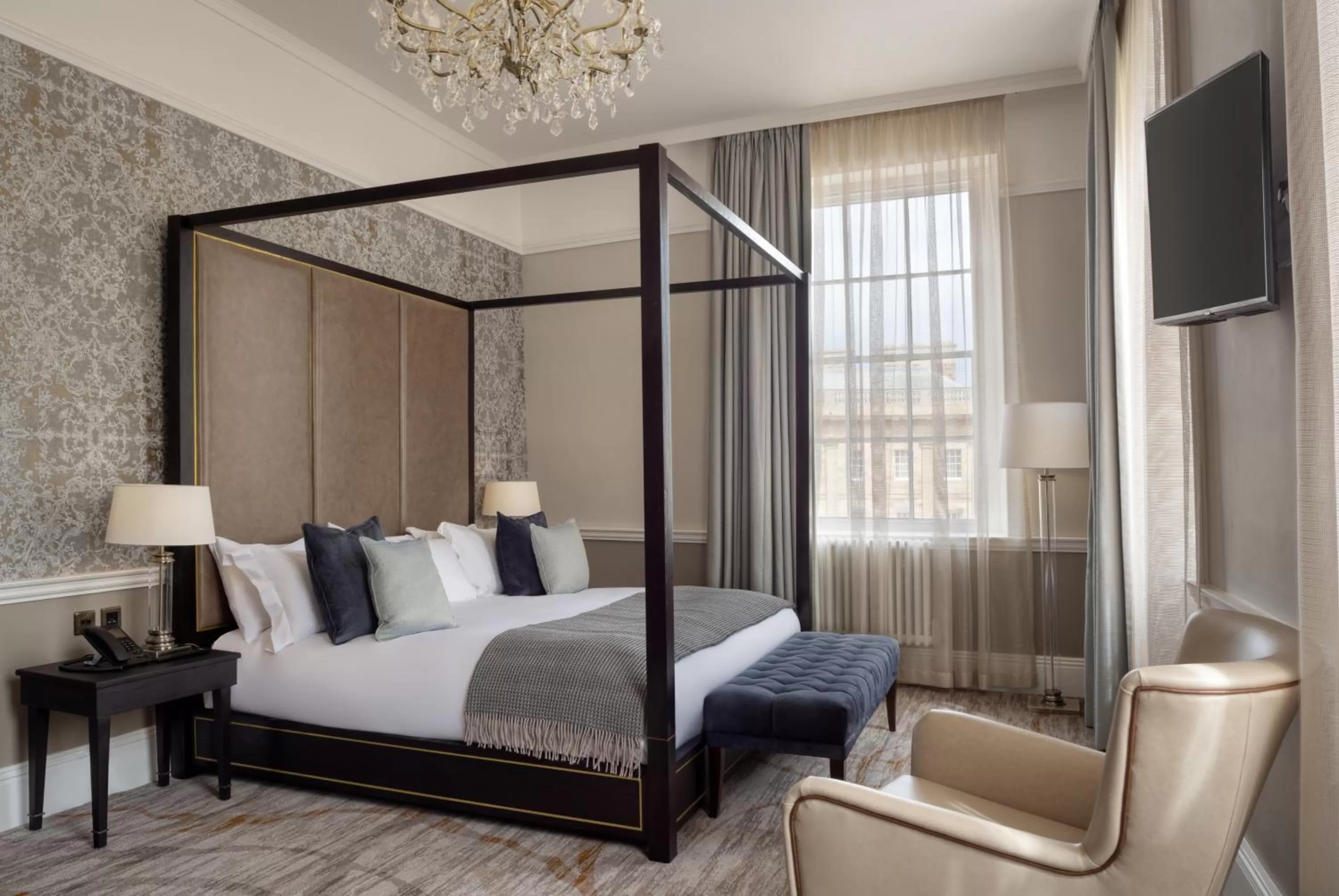 Bedroom, Bed in Buxton Crescent