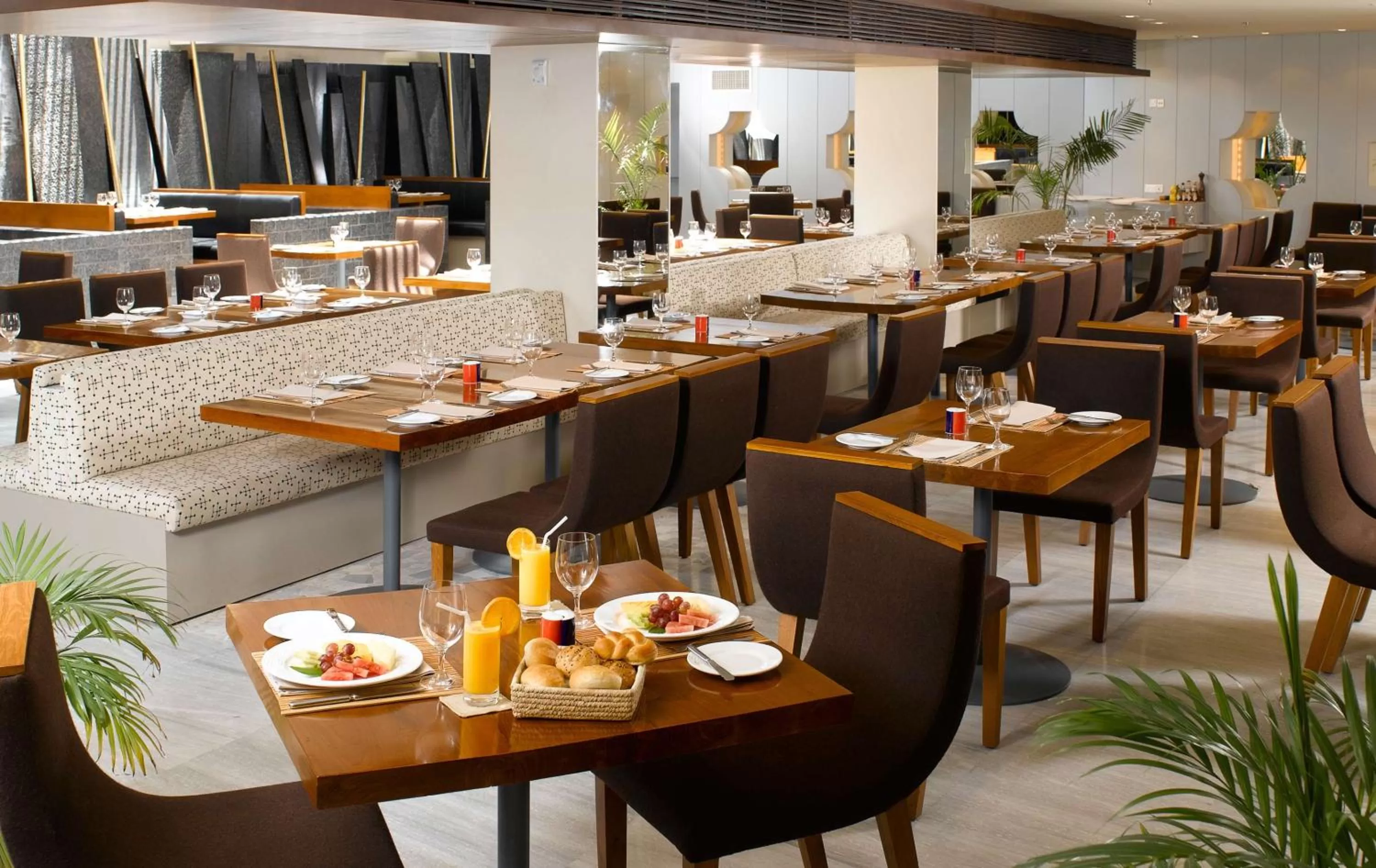 Restaurant/places to eat in Radisson Blu Dhaka Water Garden