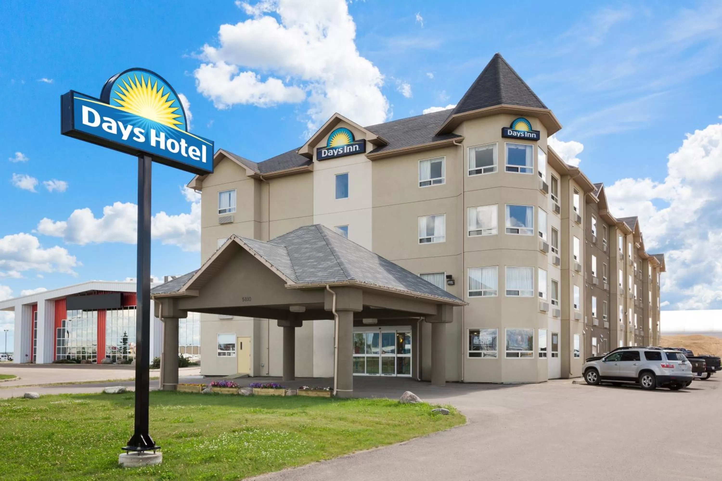 Facade/entrance in Days Inn by Wyndham Bonnyville