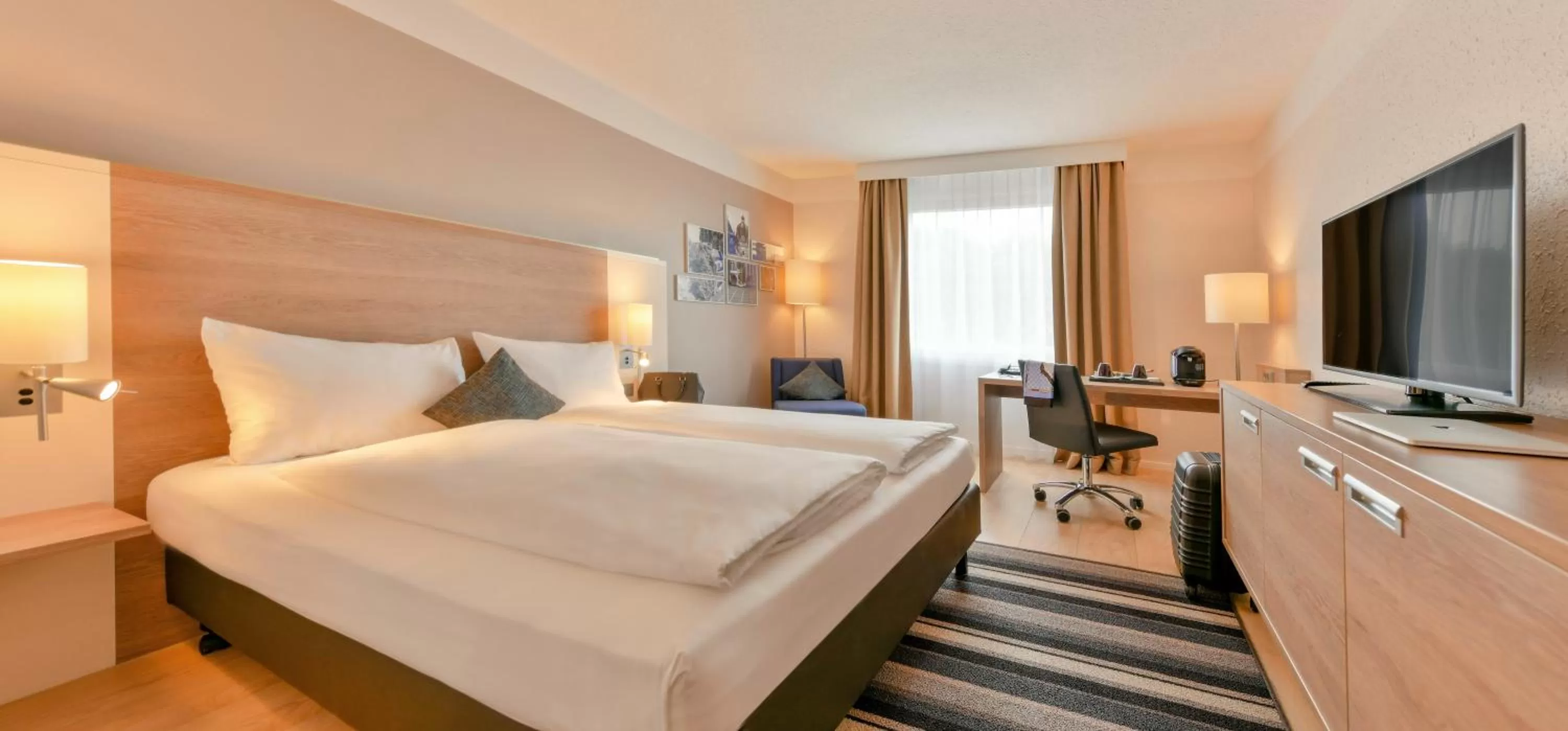 Photo of the whole room, Bed in Mercure Aachen Europaplatz