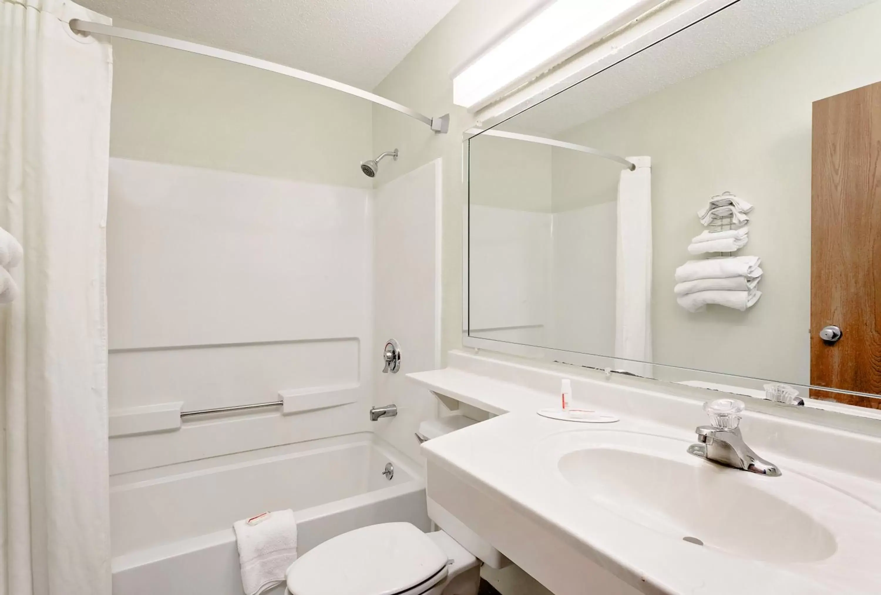 King Suite - Smoking in Super 8 by Wyndham Carlisle-South King Suite - Smoking in Super 8 by Wyndham Carlisle-South