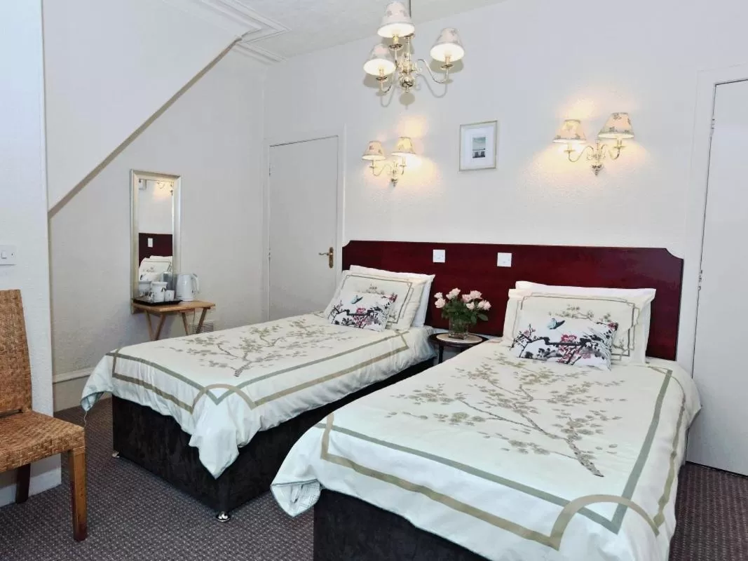 Standard Twin Room - single occupancy in Brentwood Villa Bed and Breakfast