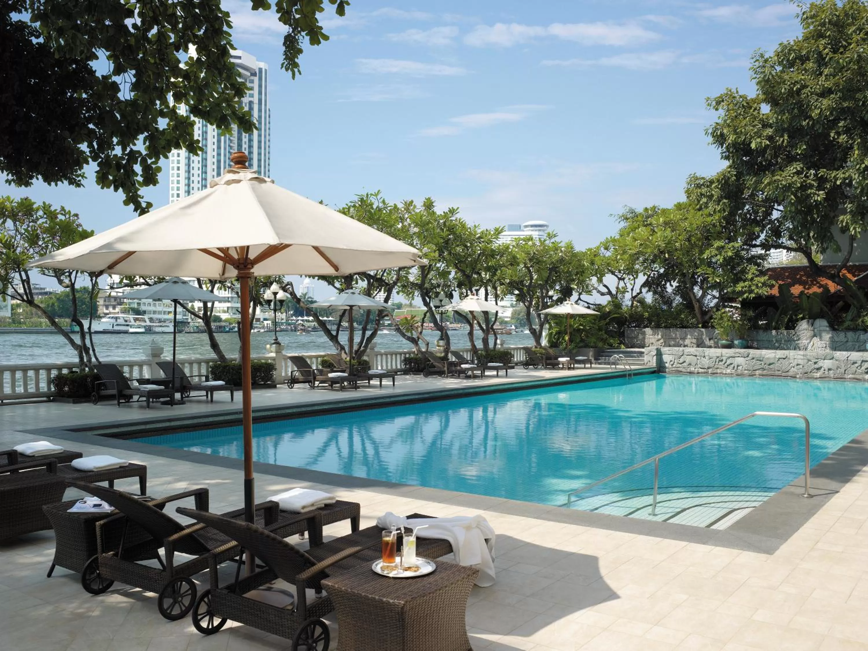 Swimming pool in Shangri-La Bangkok