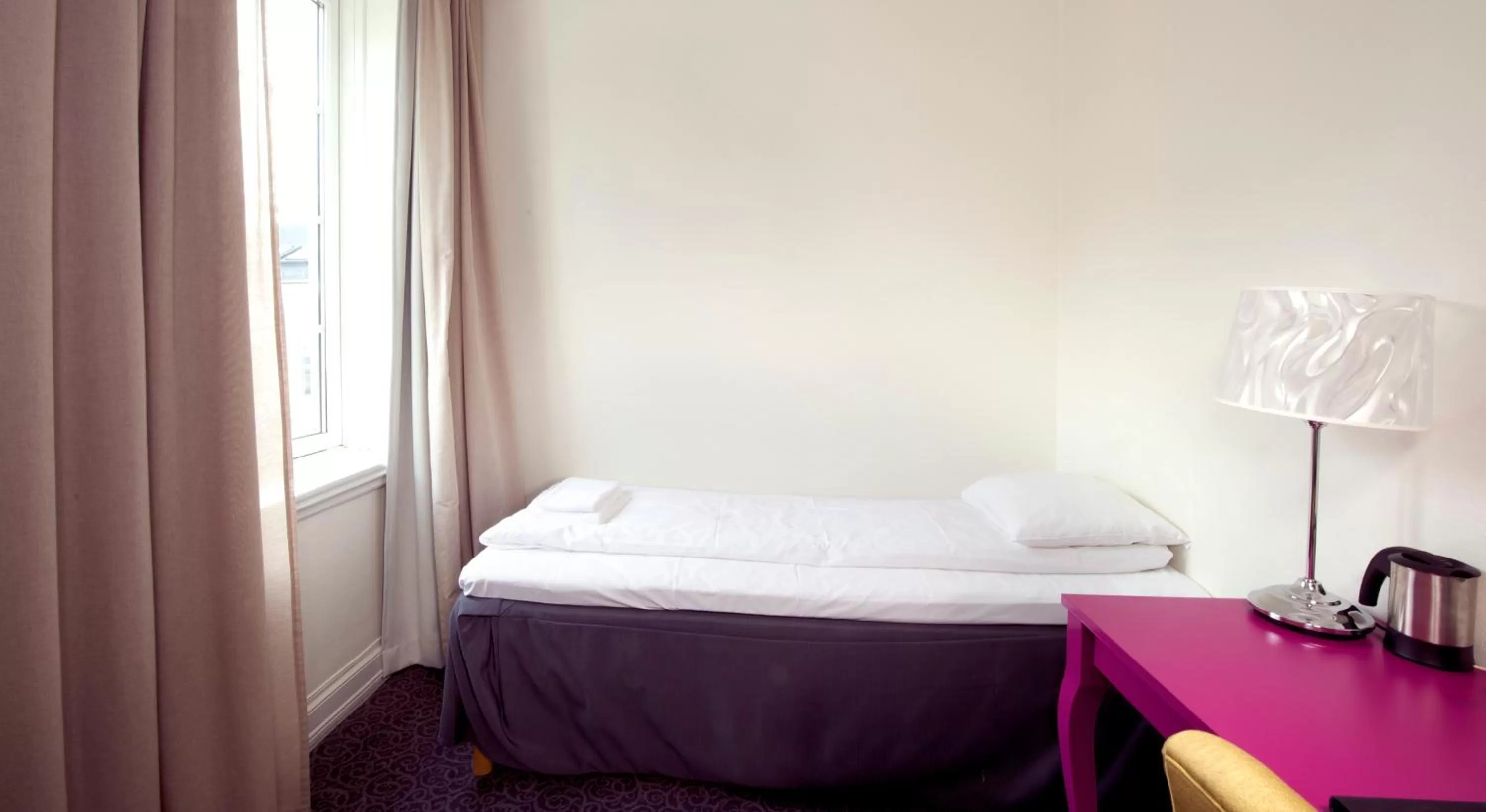 Bed in Home Hotel Savoy