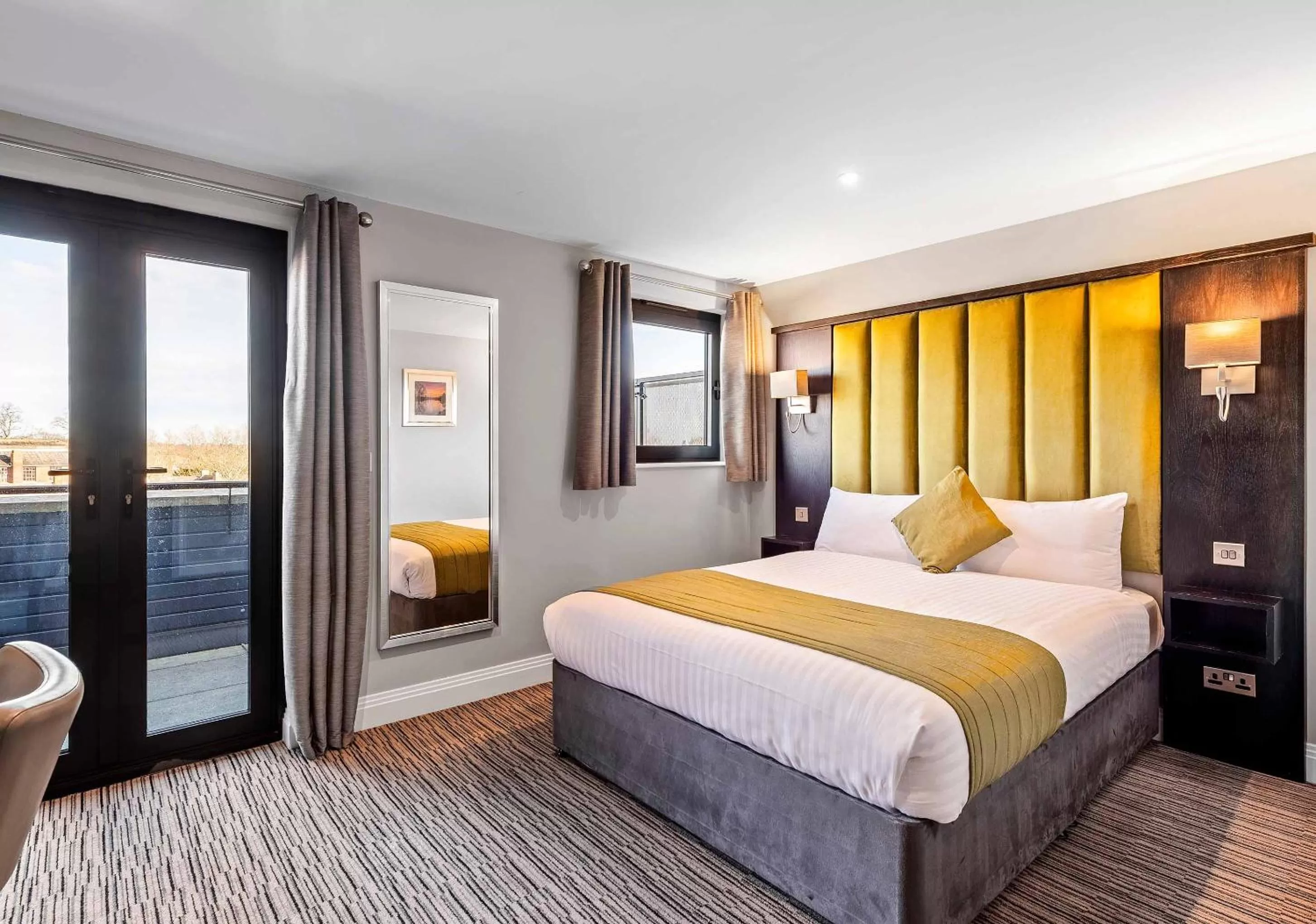 Balcony/Terrace, Bed in St Nicholas Hotel Colchester