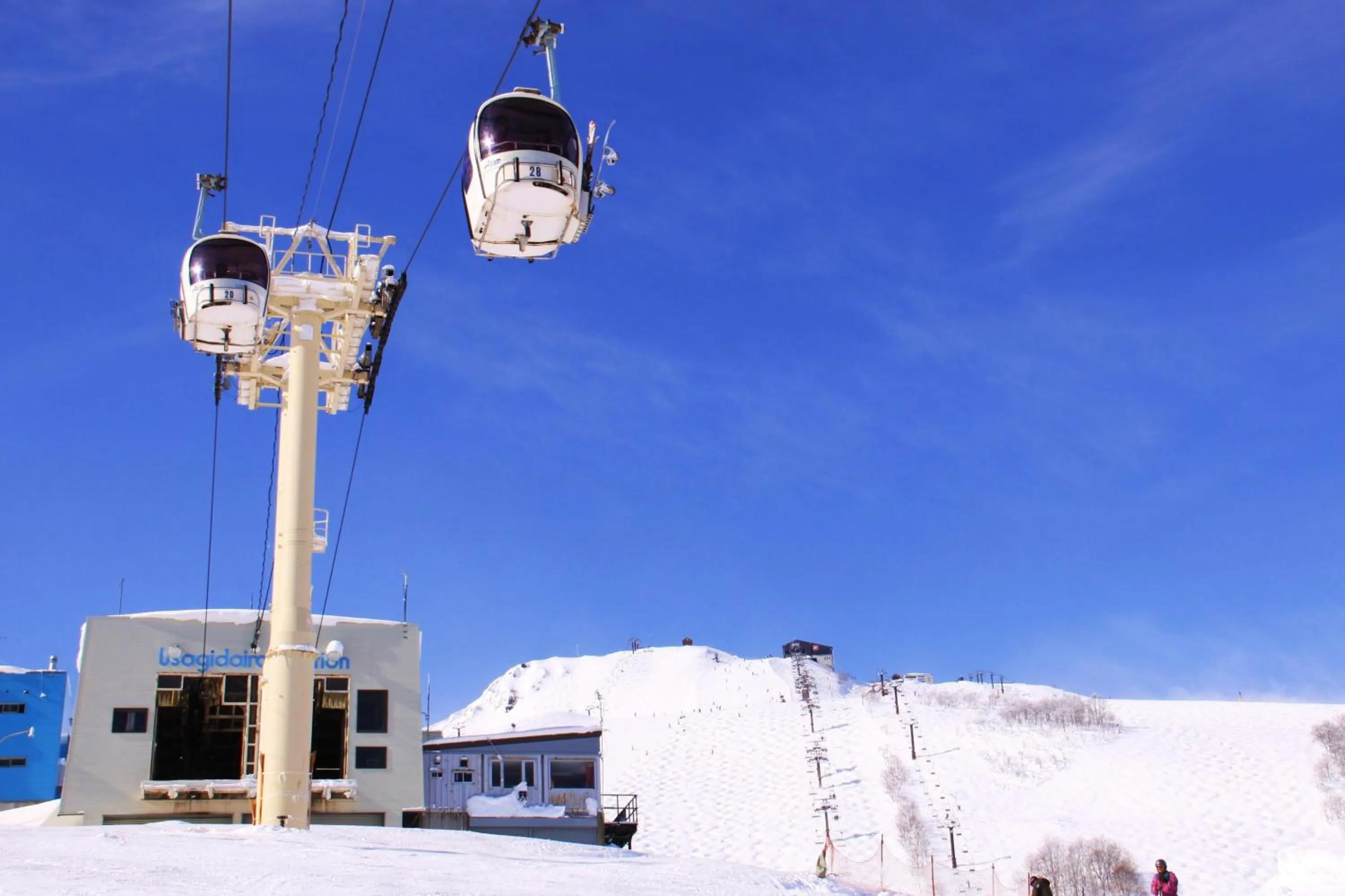 Skiing in Hotel Hakuba