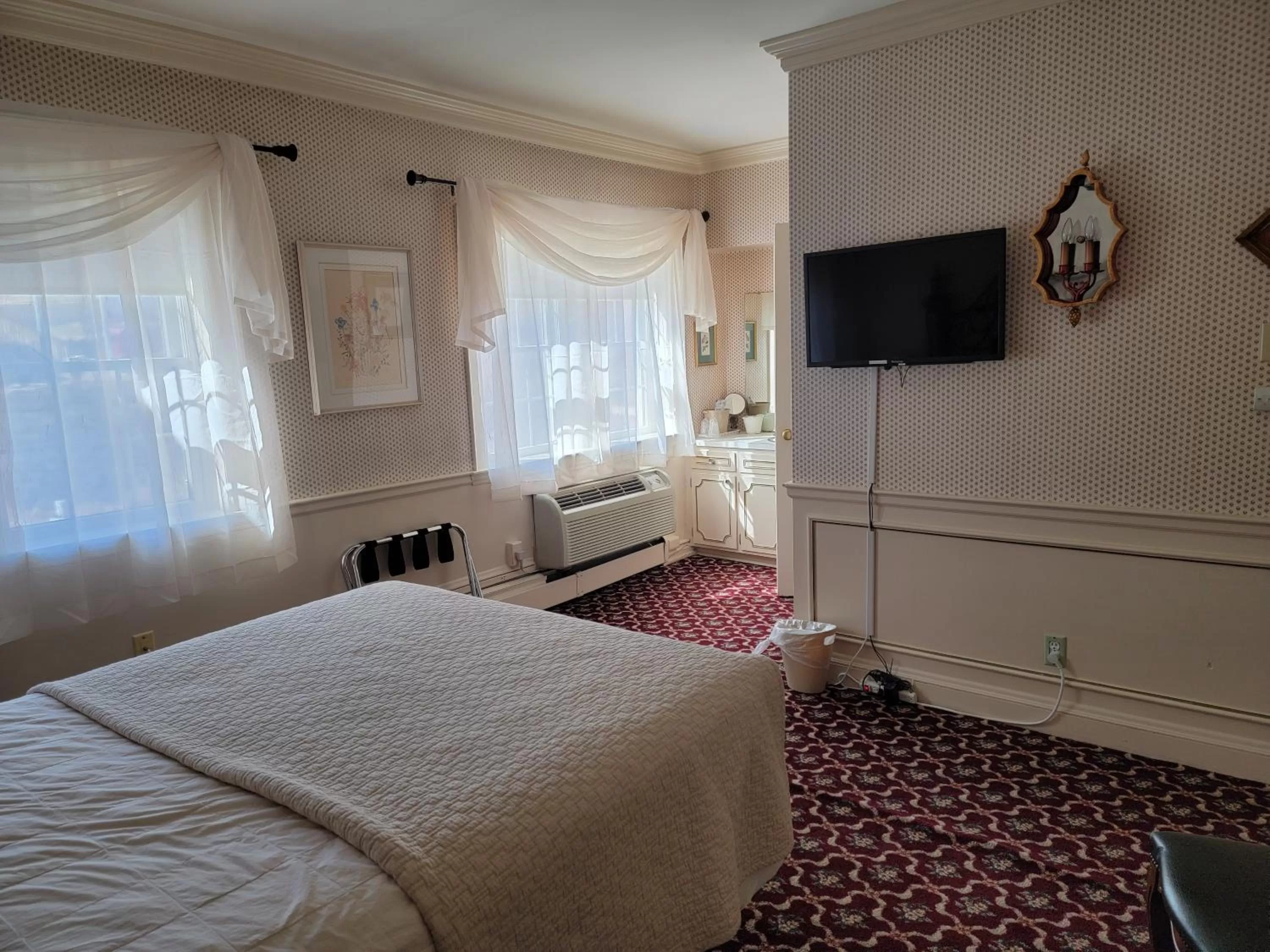 TV and multimedia, Bed in Lowell Inn