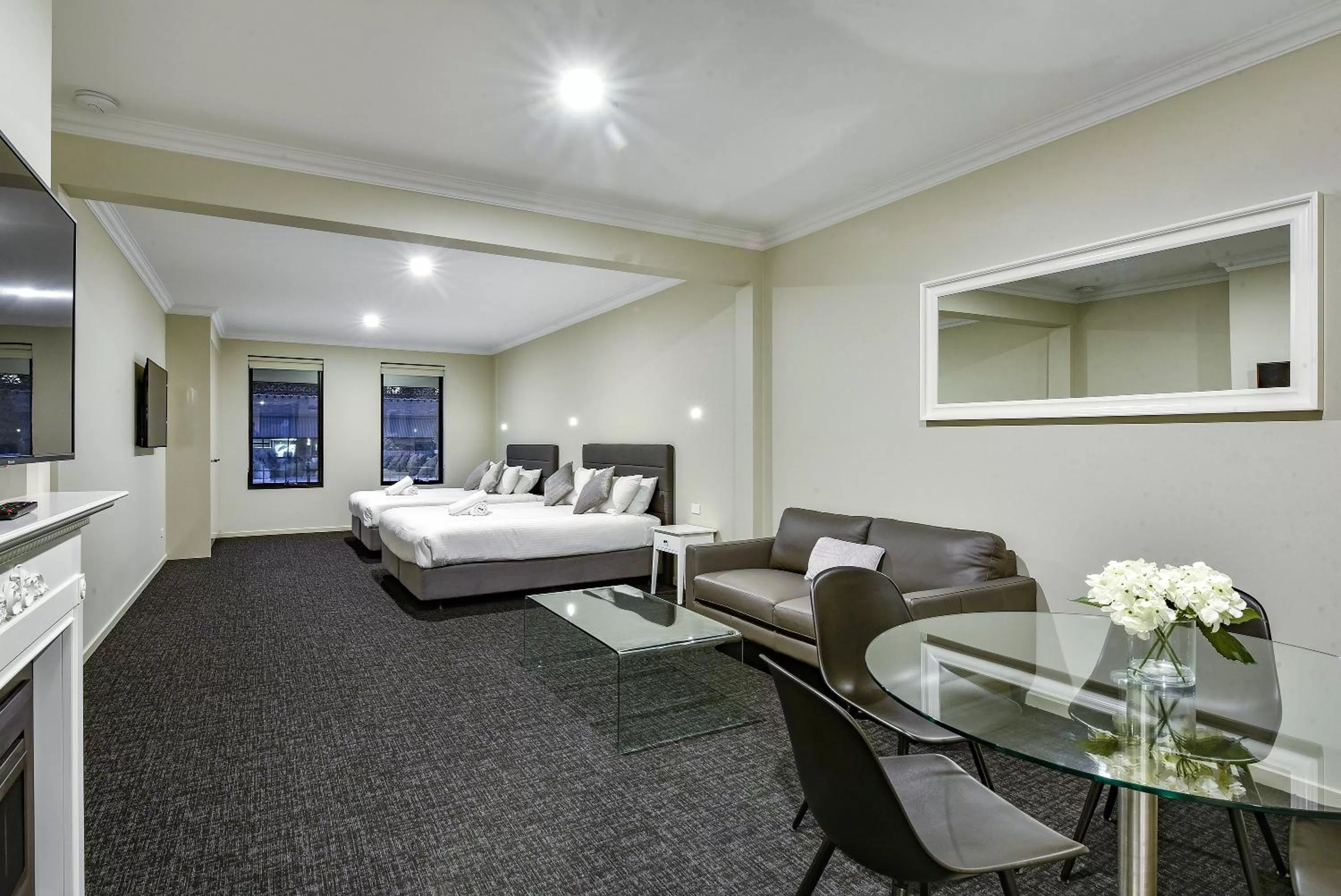 Dining area in Aloha Central Premium Studios