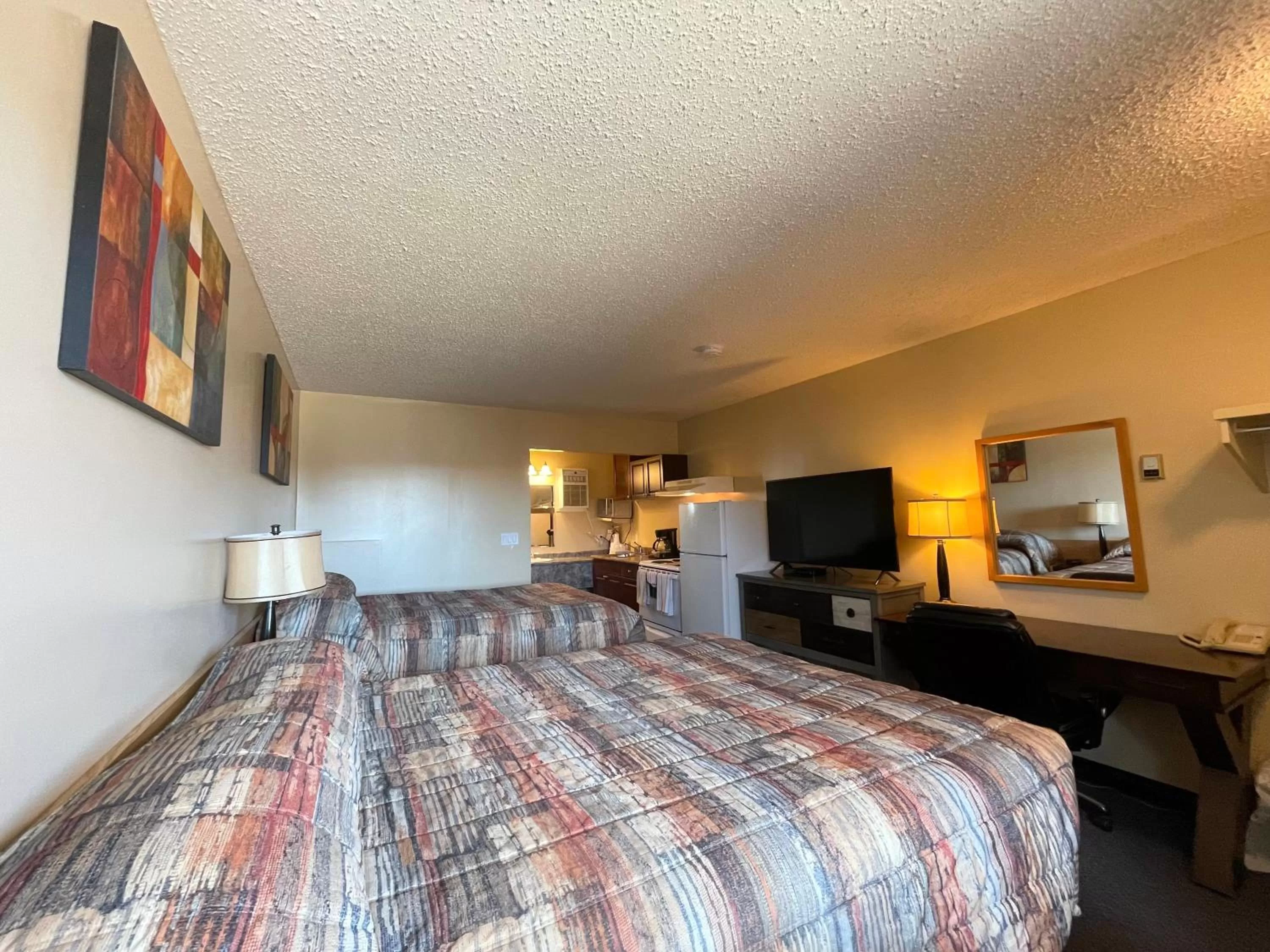 Kitchen or kitchenette, Bed in Dockside Inn