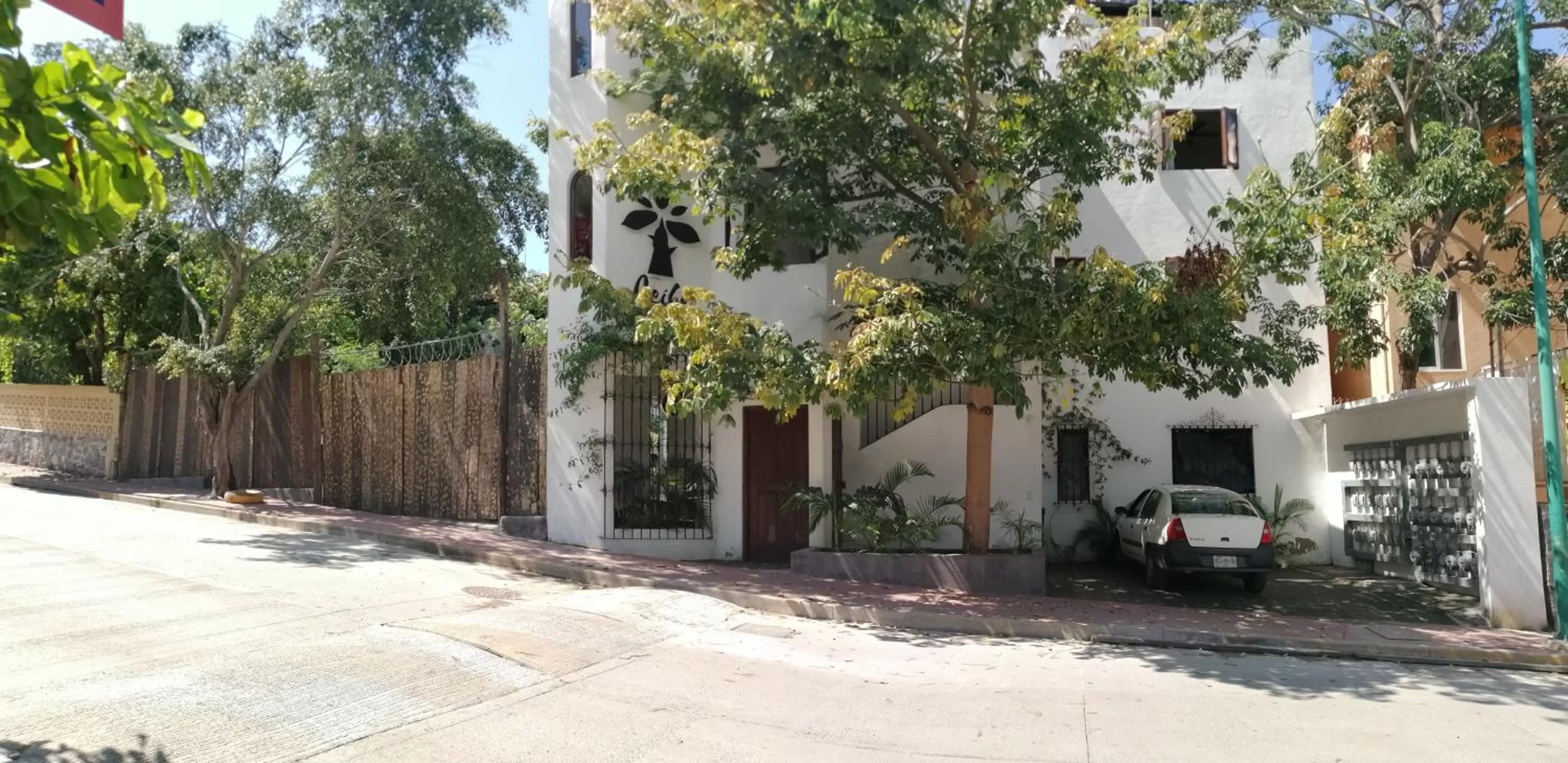 Property building in Ceiba Studios