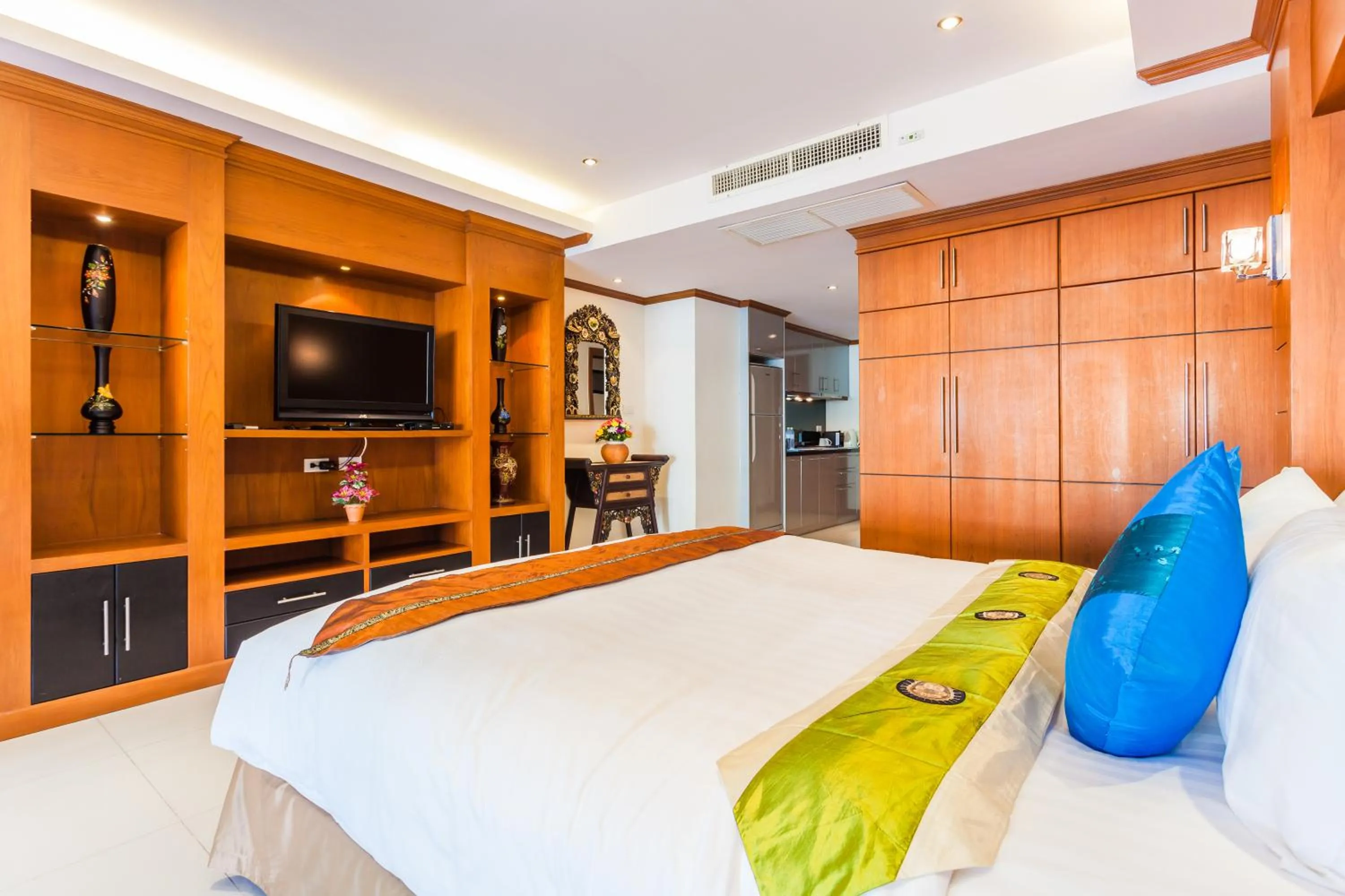 Photo of the whole room, Bed in Tara Court Hotel