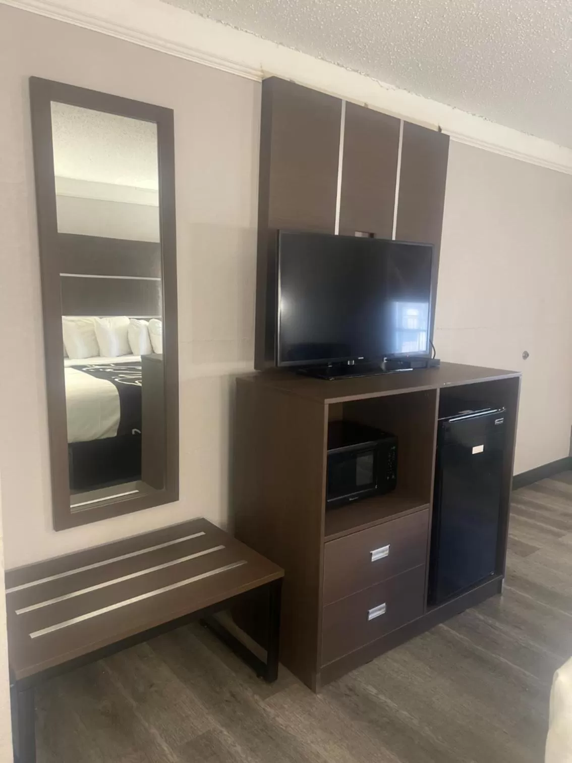 TV and multimedia in La Quinta Inn By Wyndham IH-10 West San Antonio TX