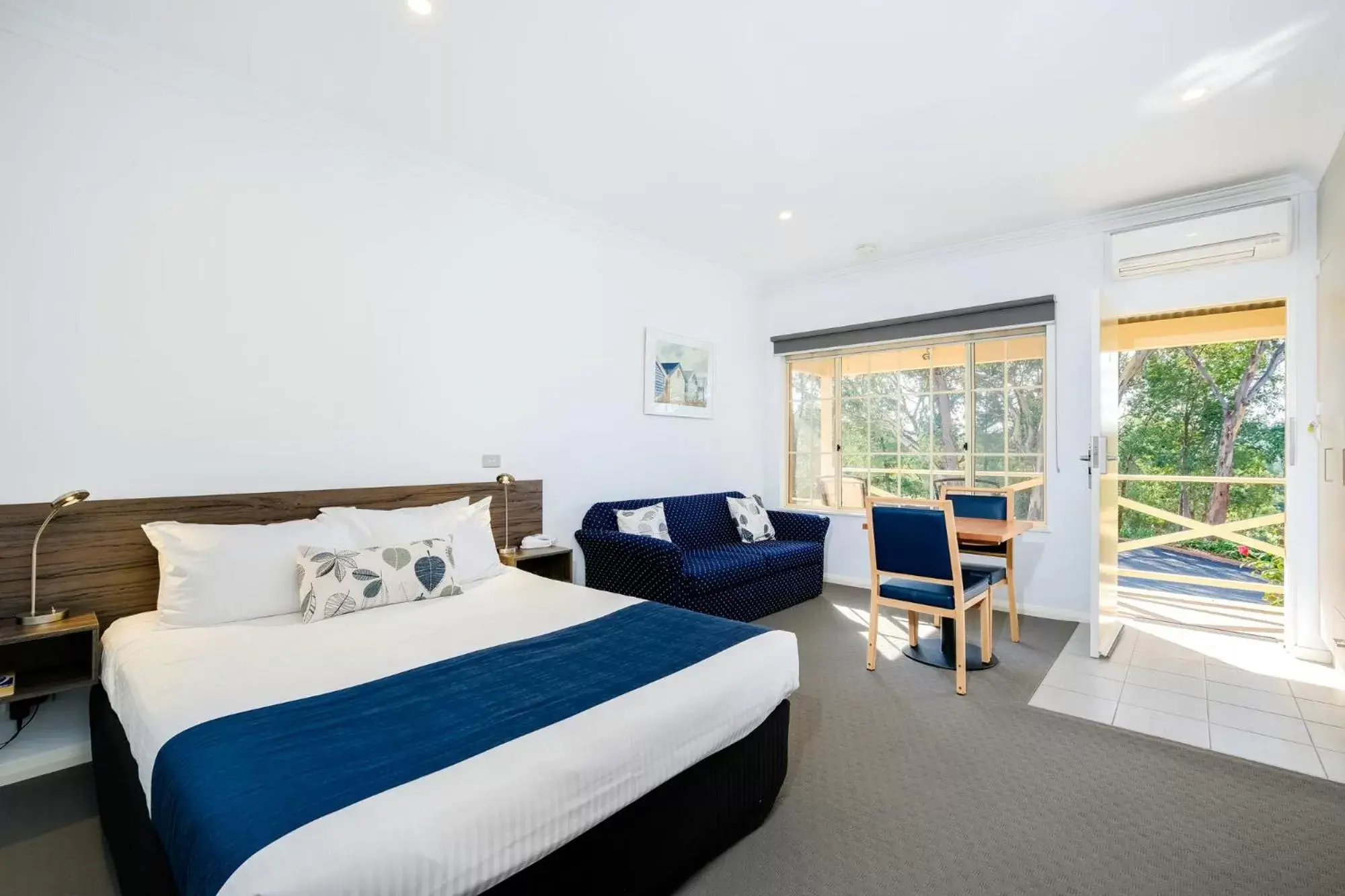 Deluxe Double Room in Commercial Golf Resort Deluxe Double Room in Commercial Golf Resort