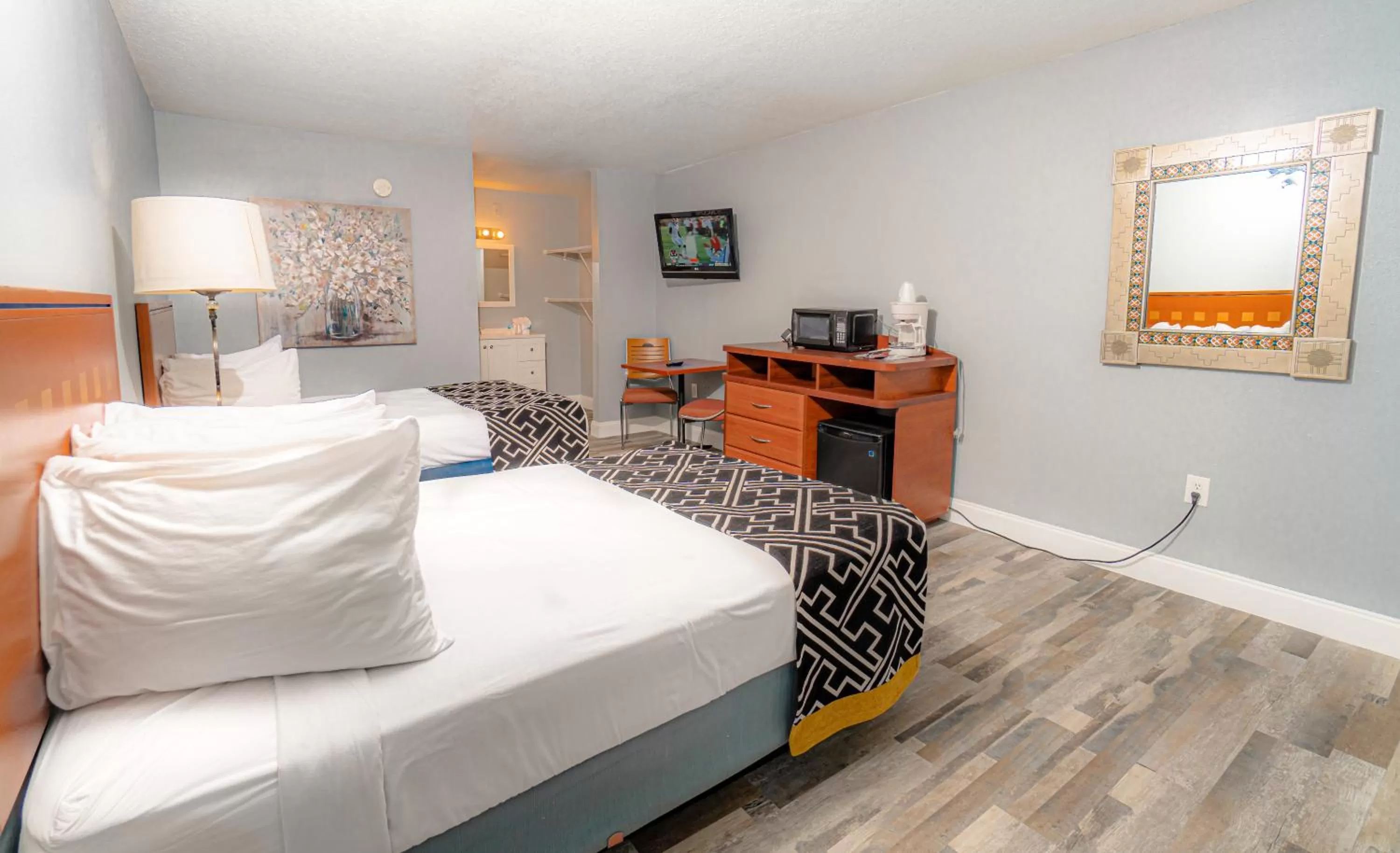 Bedroom, Bed in Sunshine Inn