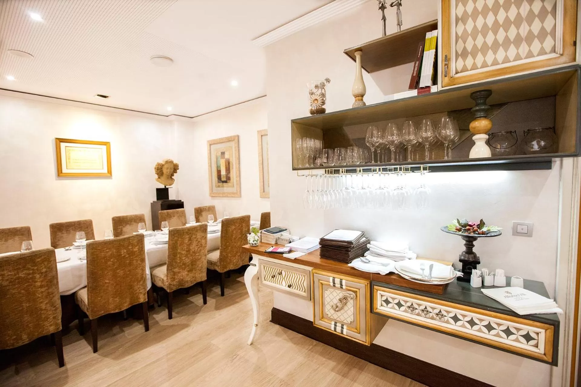 Restaurant/places to eat in Hotel Alfonso VIII