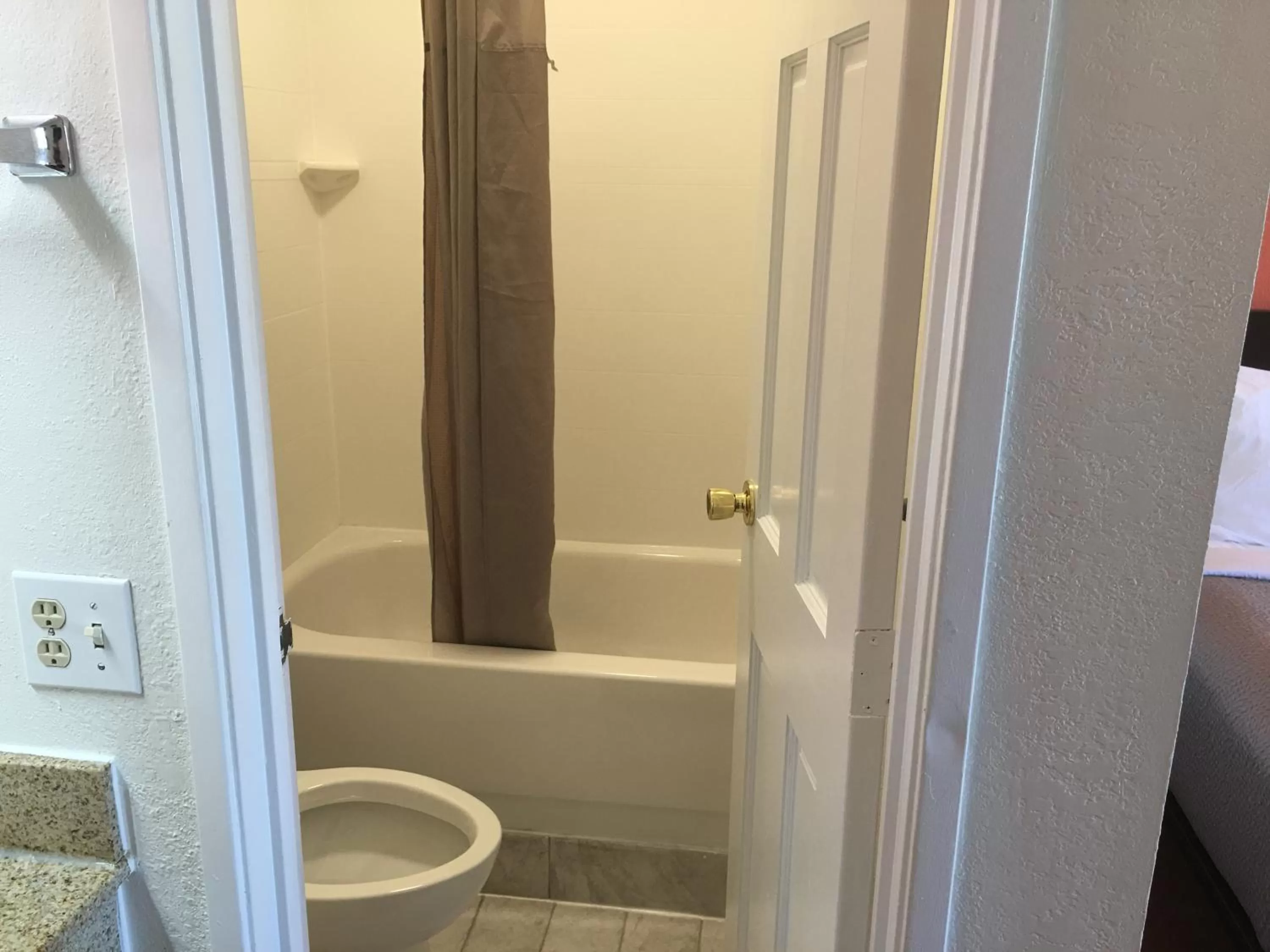 Shower in Motel 6-Richmond, VA - Midlothian Turnpike