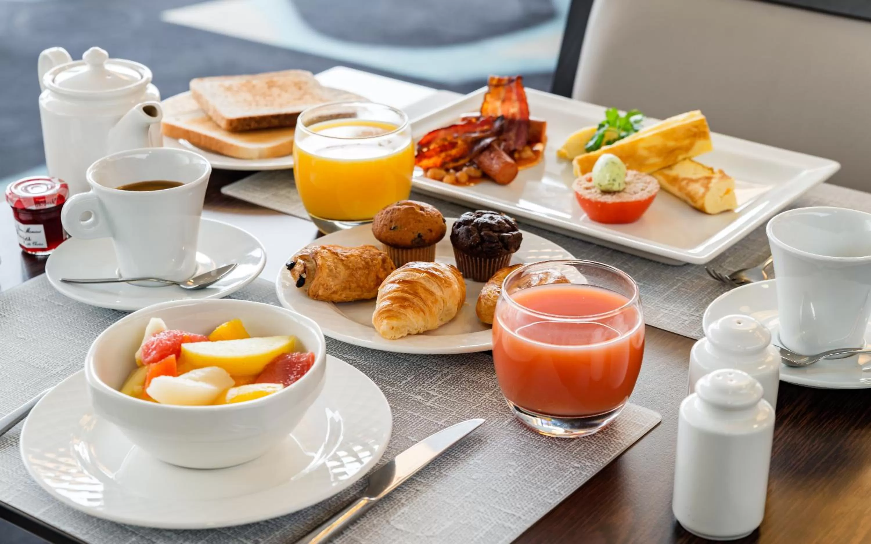 Breakfast in Holiday Inn Toulouse Airport by IHG