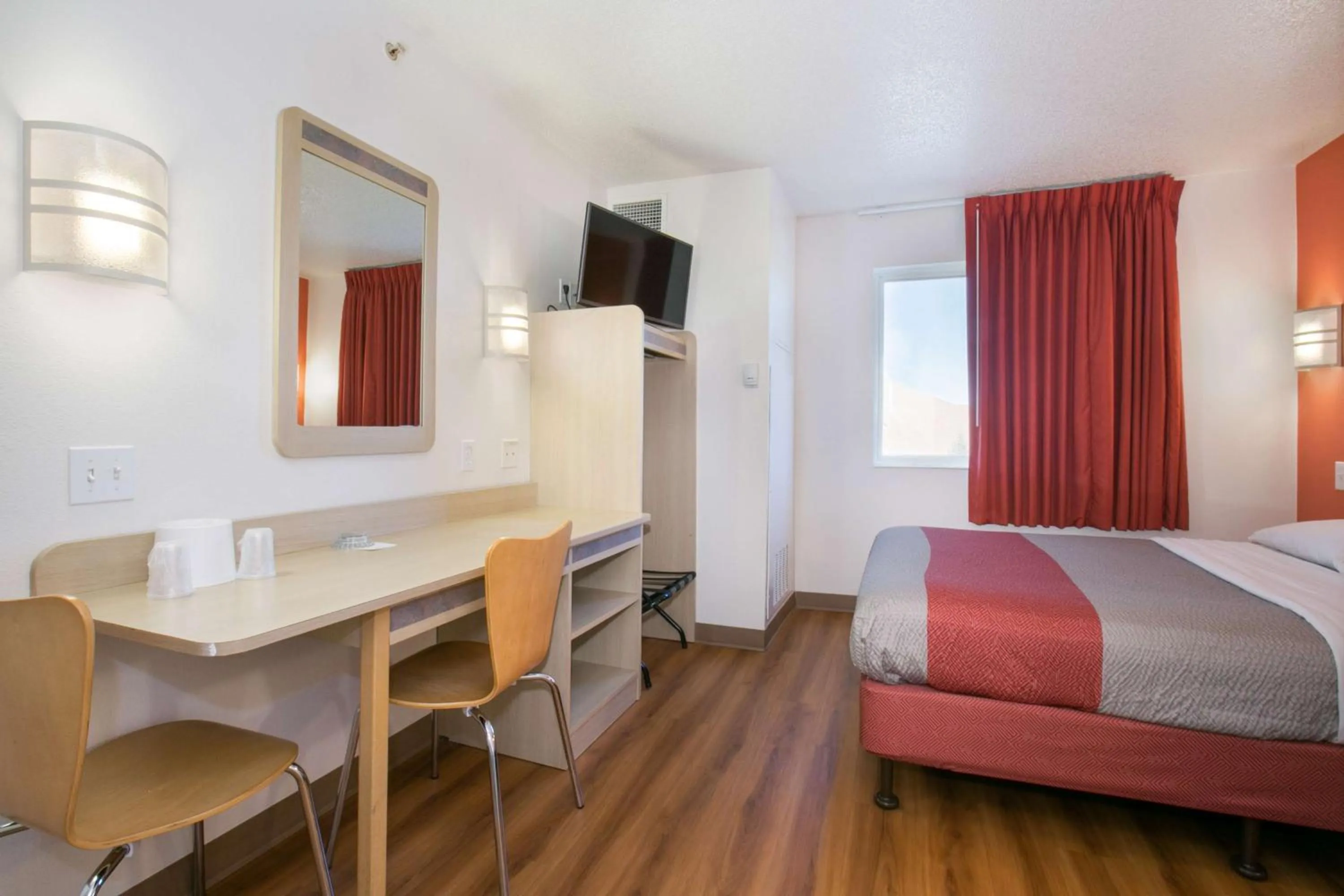 Bedroom, Bed in Motel 6-Brooklyn Center, MN - Minneapolis