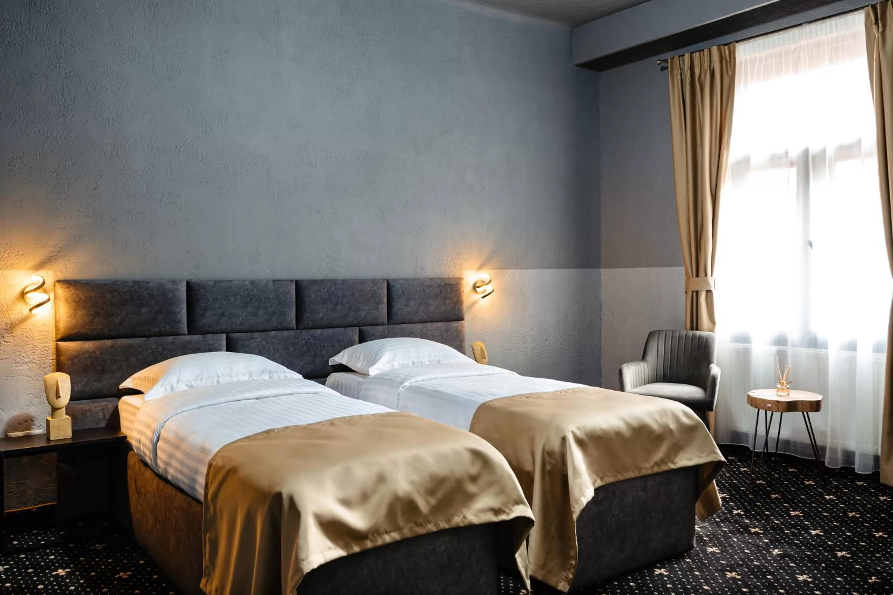 Photo of the whole room, Bed in Palace Bulevard Inn