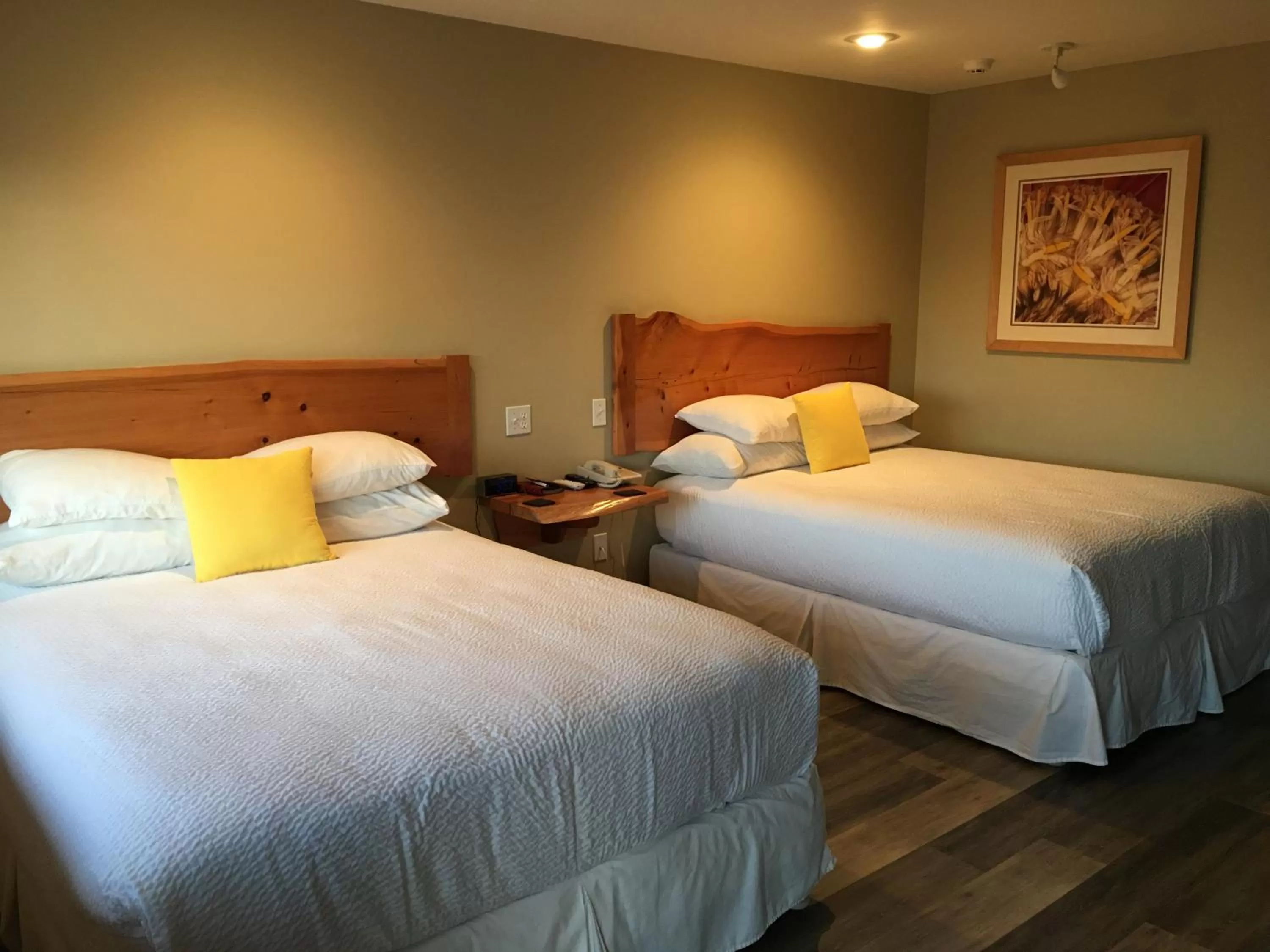 Bedroom, Bed in Cambria Shores Inn