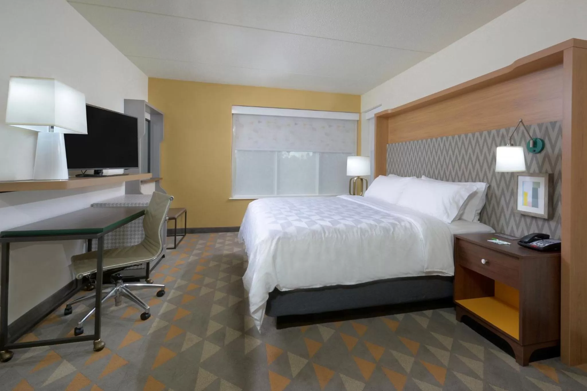 Photo of the whole room, Bed in Holiday Inn Raleigh Durham Airport by IHG