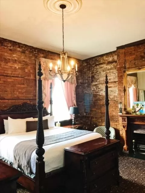 Bedroom, Bed in Lafitte Hotel & Bar