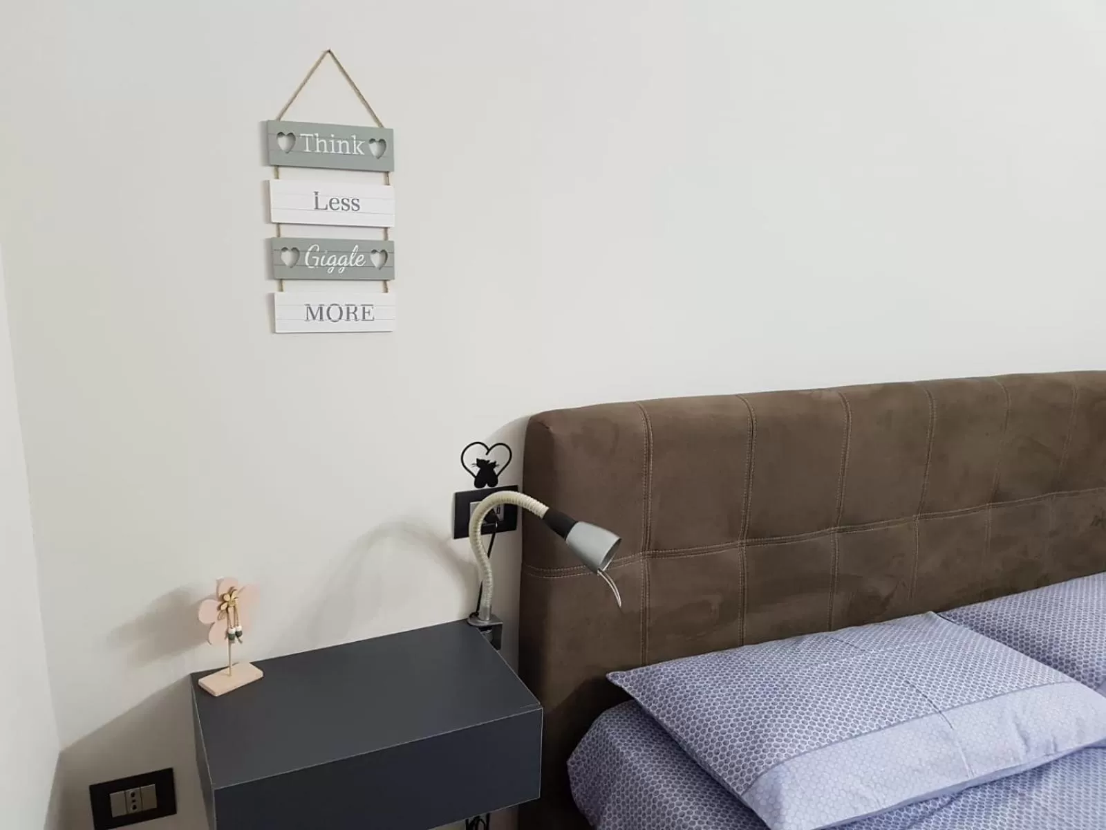 Bed, Seating Area in Mapi Room