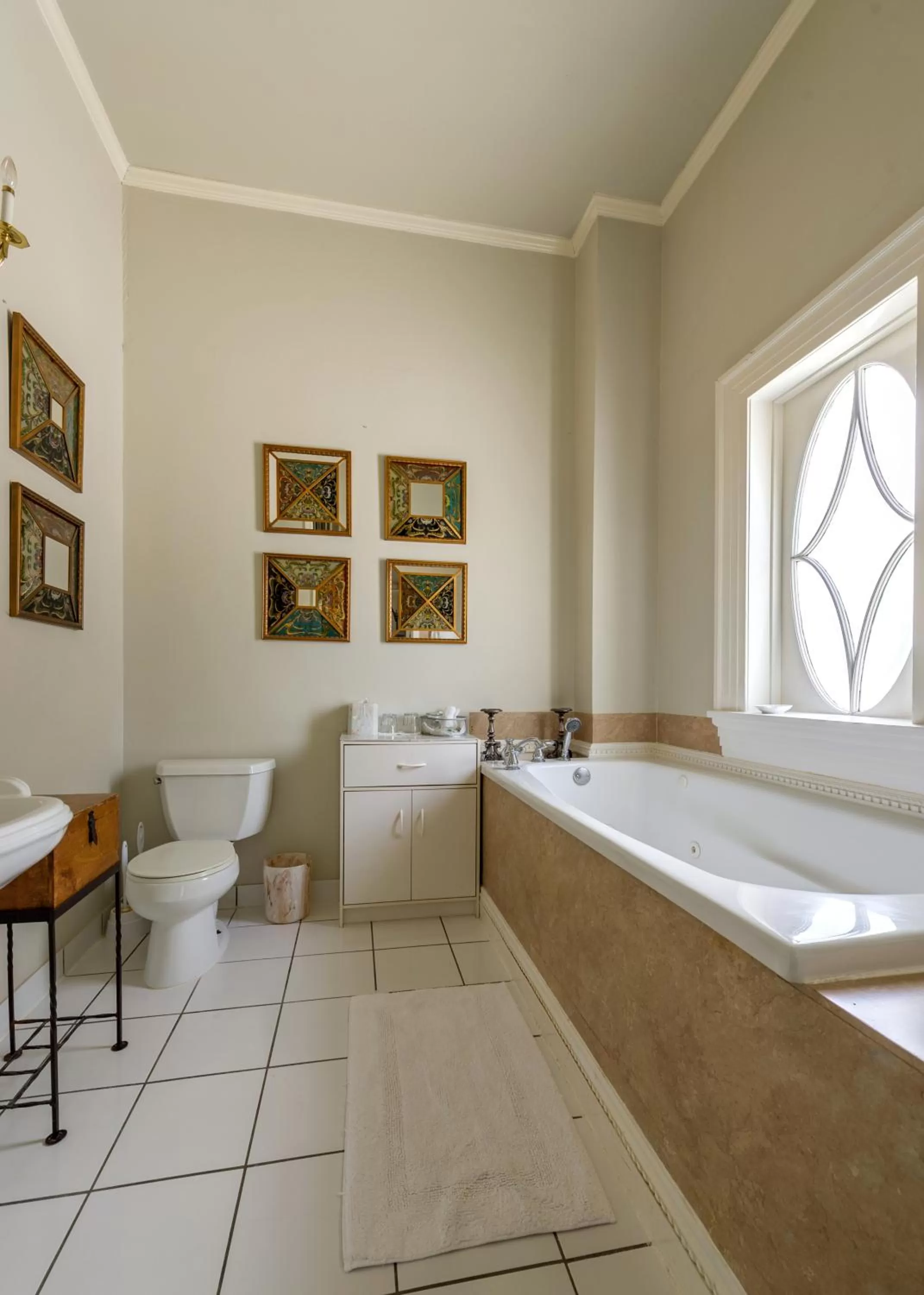 Bath, Bed in Historic Michabelle Inn