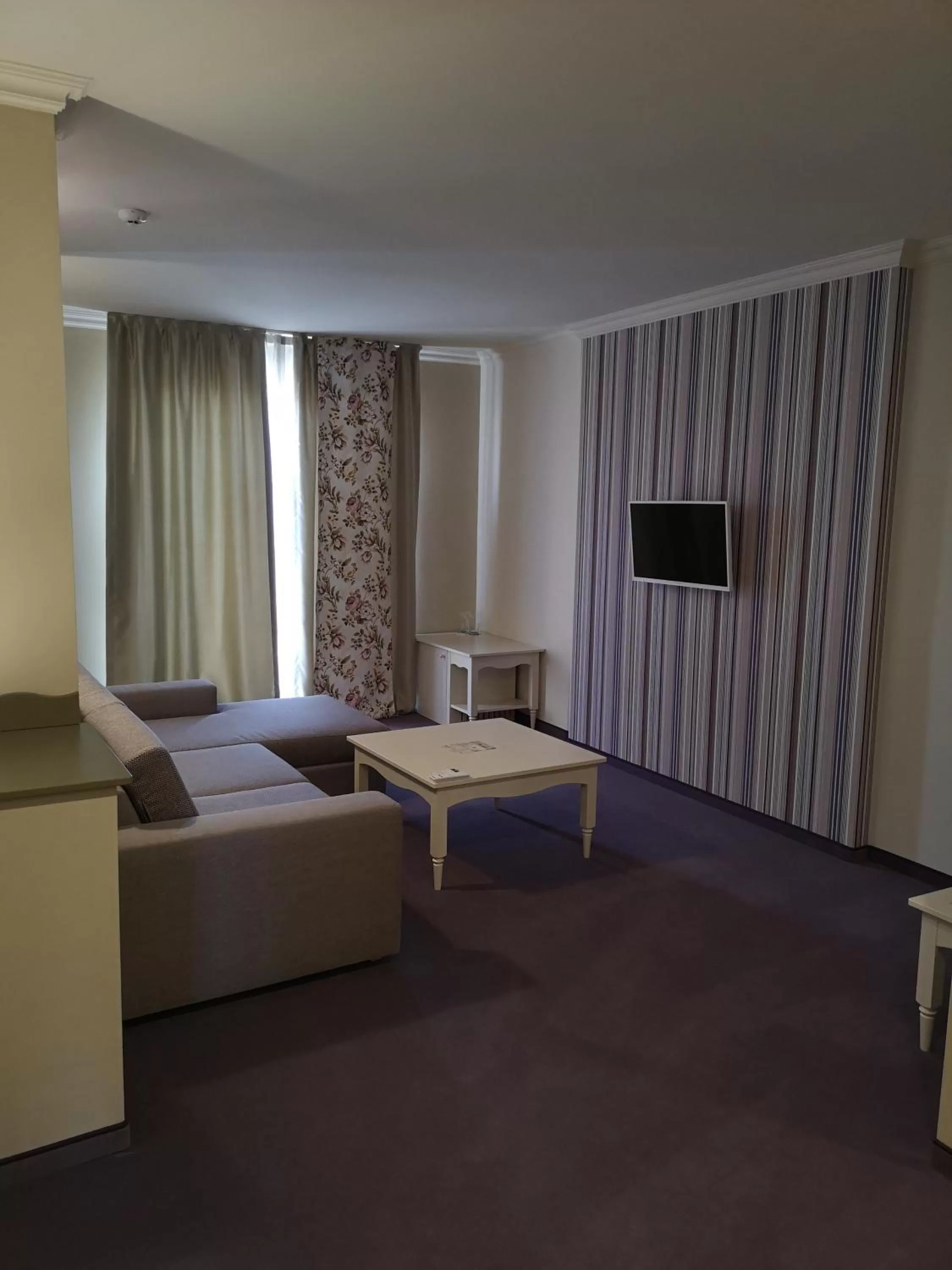 TV and multimedia, Bed in Parish Hotel