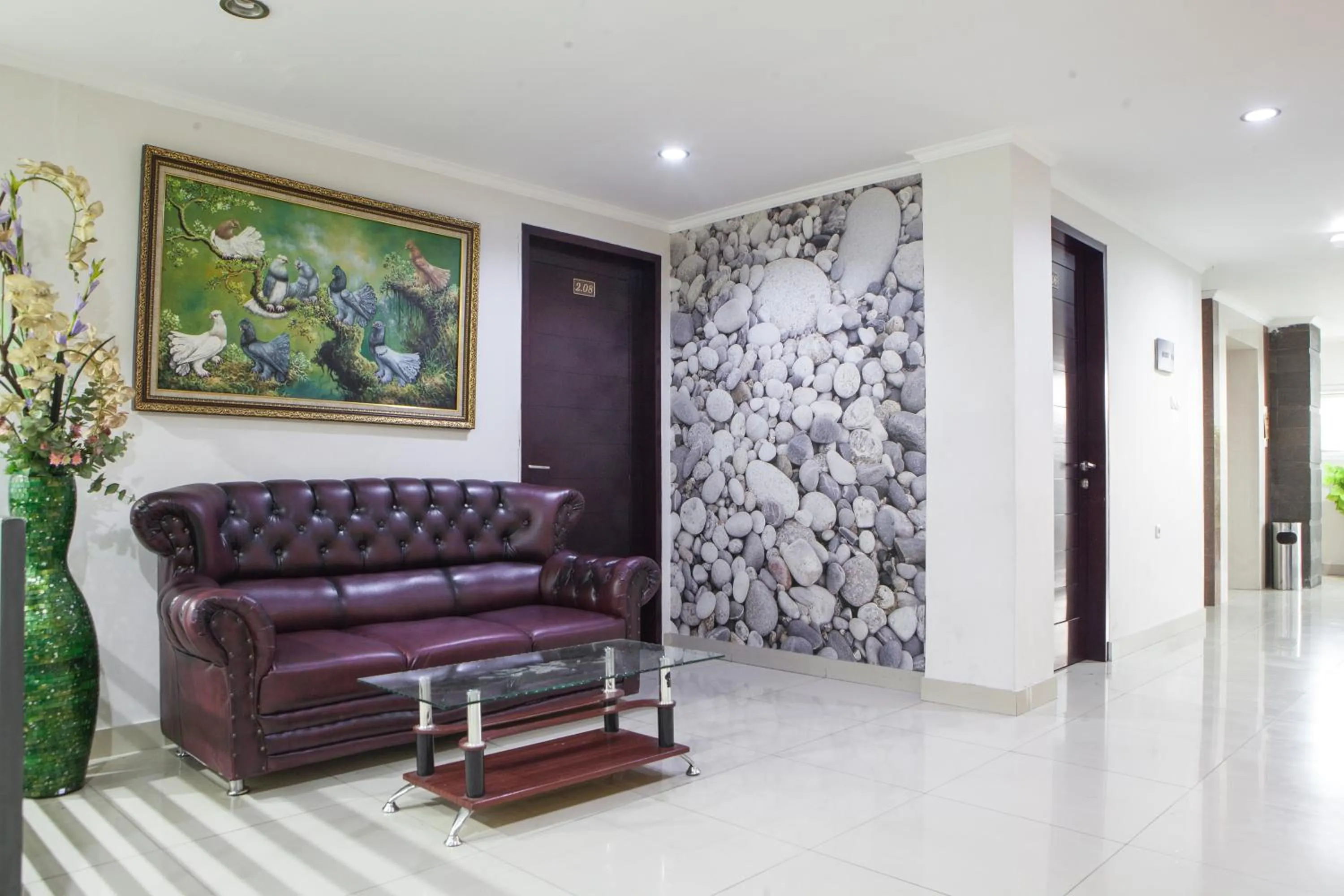 Lobby or reception in RedDoorz near Gedung Sate 2