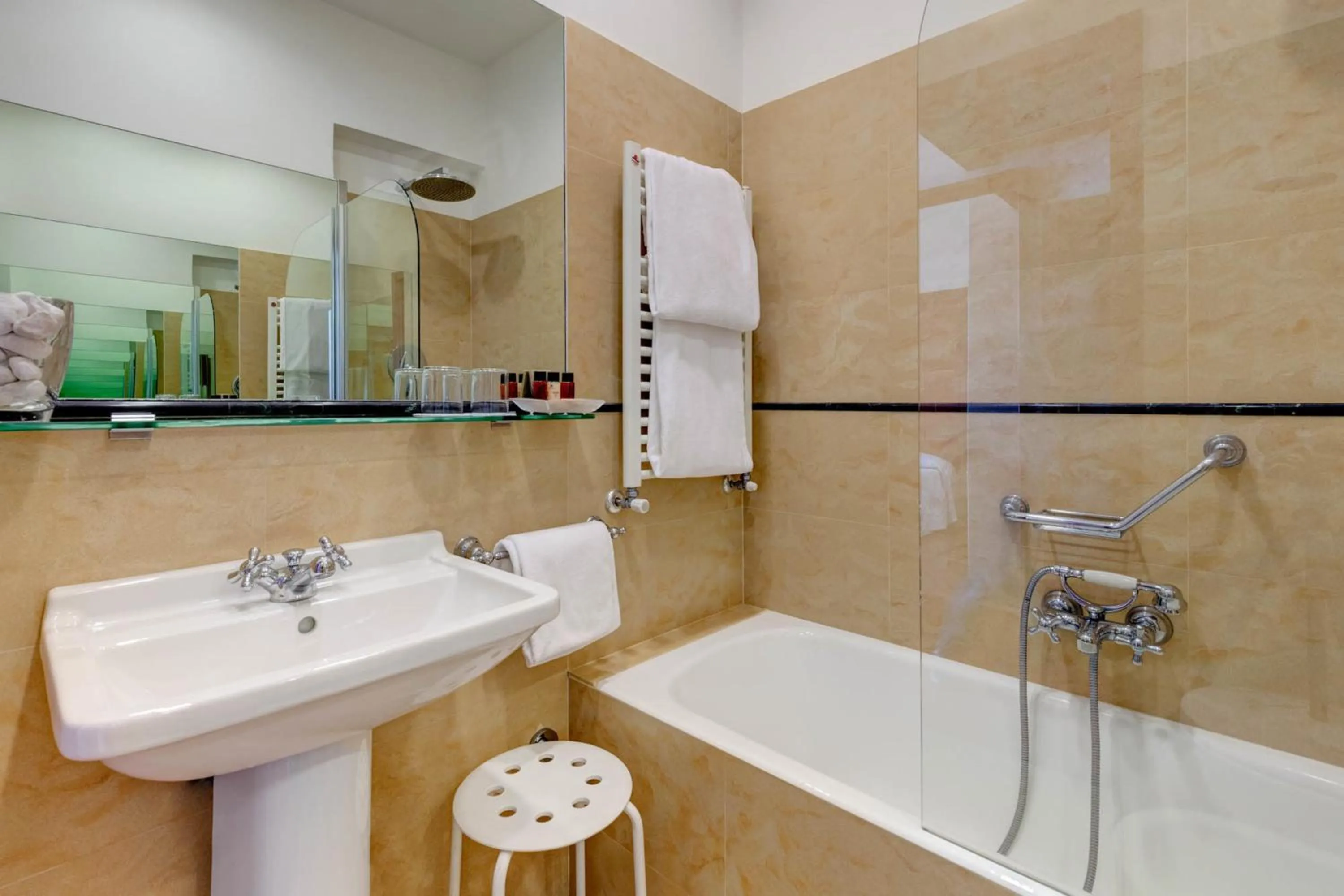 Bathroom in Hotel Continental